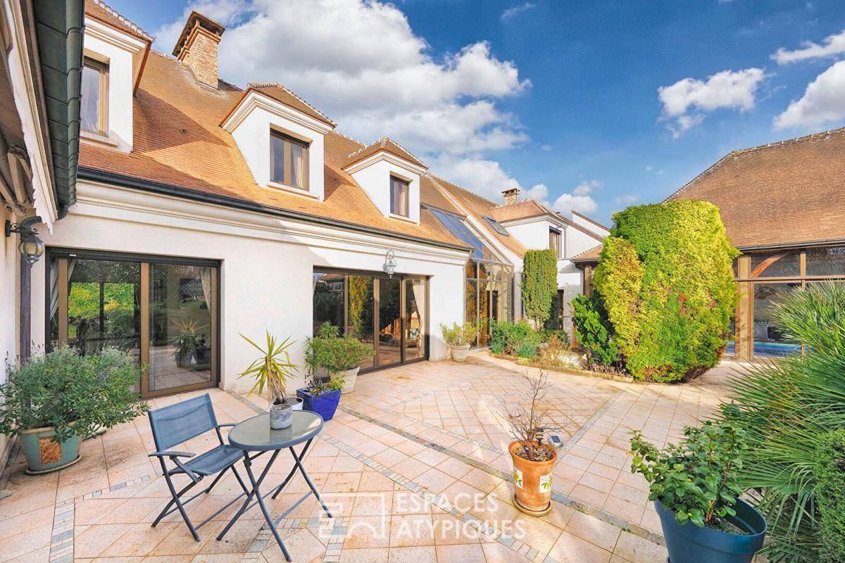 Vends villa - 681 m² - 12 pièces, 6 chambres - Pontault Combault 77340