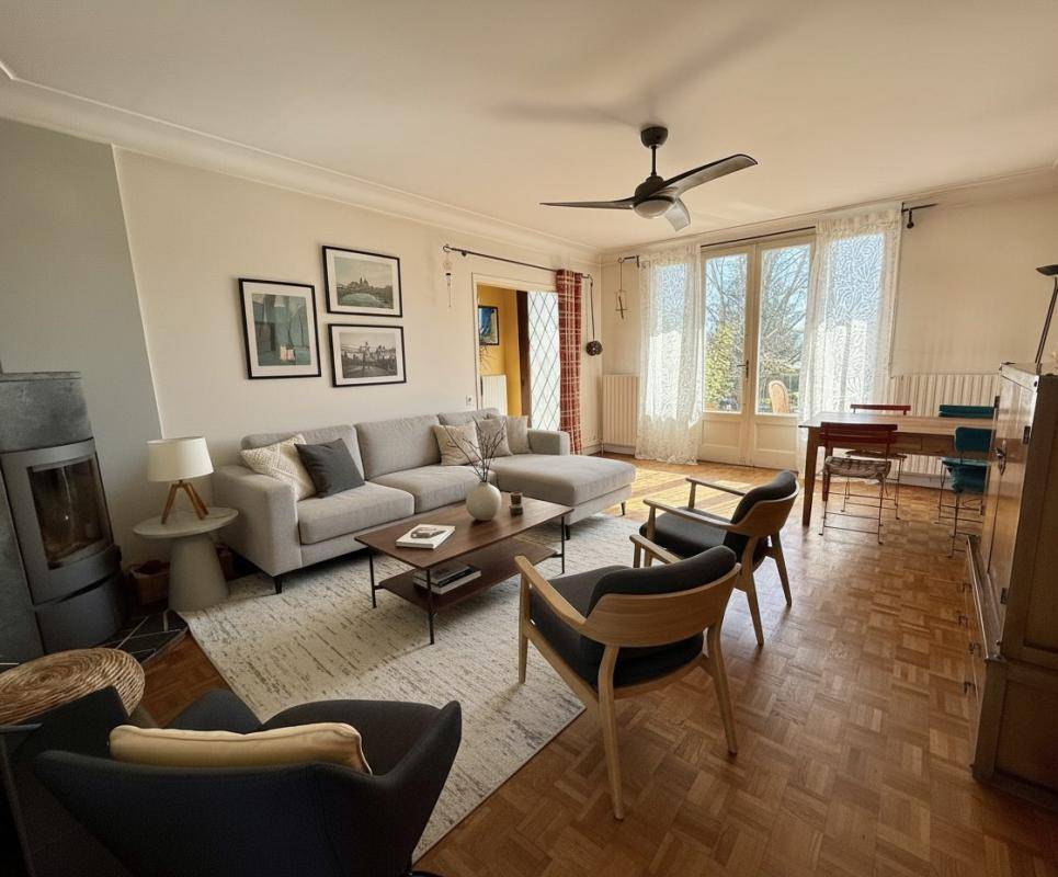 Vends maison - 179.48 m² - 6 pièces, 4 chambres - Rezé 44400