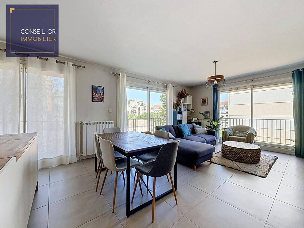 Vends appartement ancien - 69 m² - 3 pièces, 2 chambres - Villeurbanne 69100