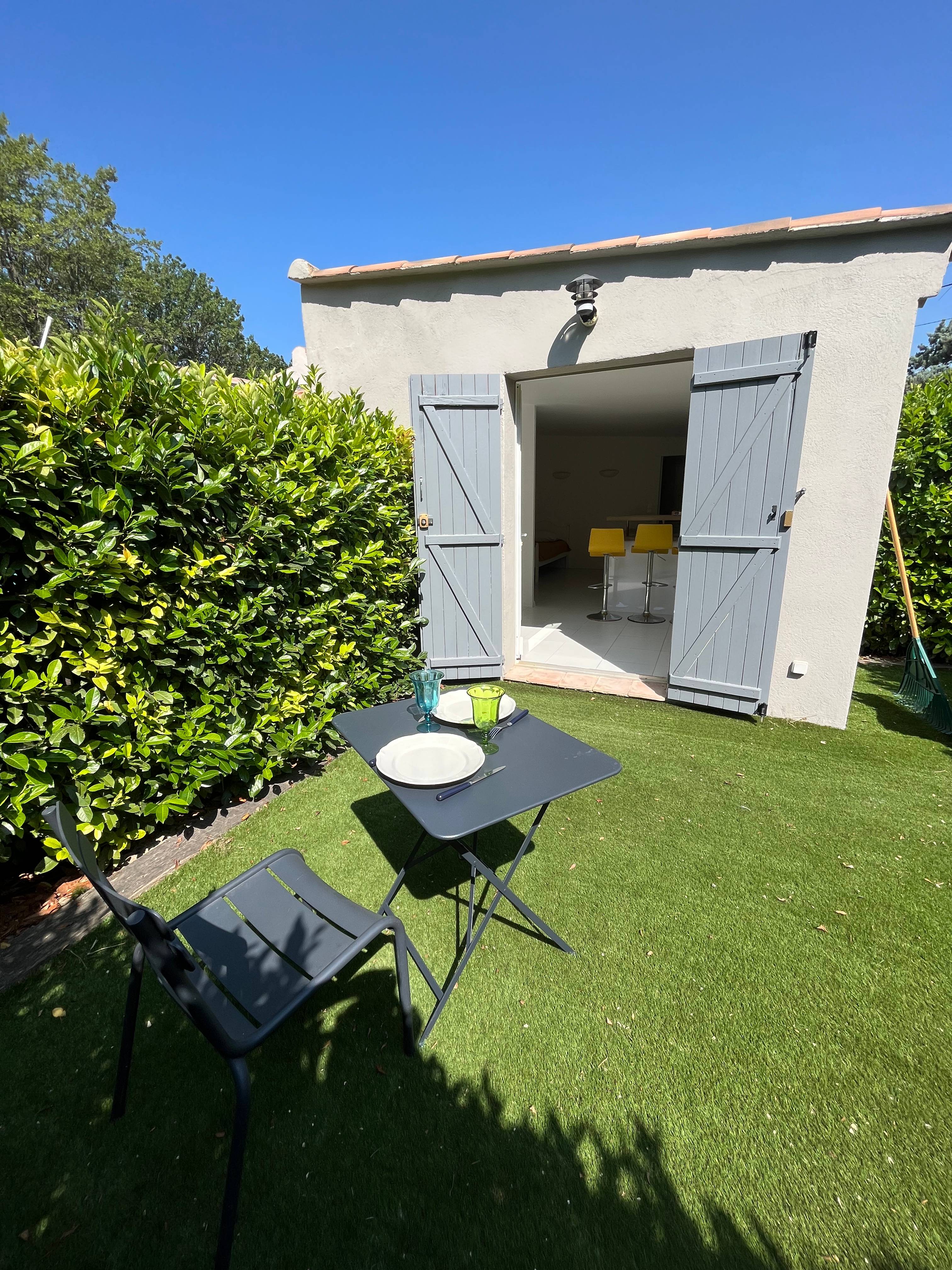 Aix en Provence - Loue Studio (27m²) meublée à 7 min Aix avec petit jardin