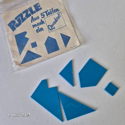 Jeu Puzzle 5 pièces pour reconstruire un carré, solide et simple