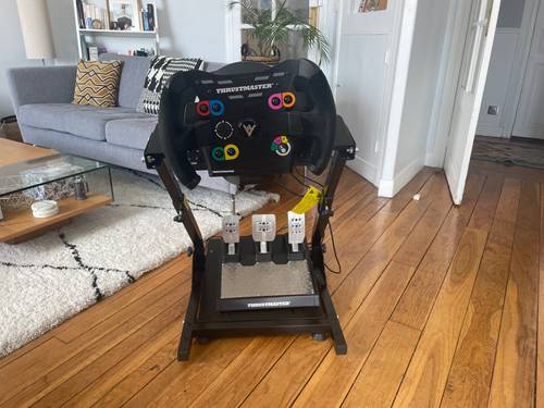 Vends pack sim racing Thrustmaster complet : volant, pédalier LoadCell, support idéal F1 / PC / PlayStation