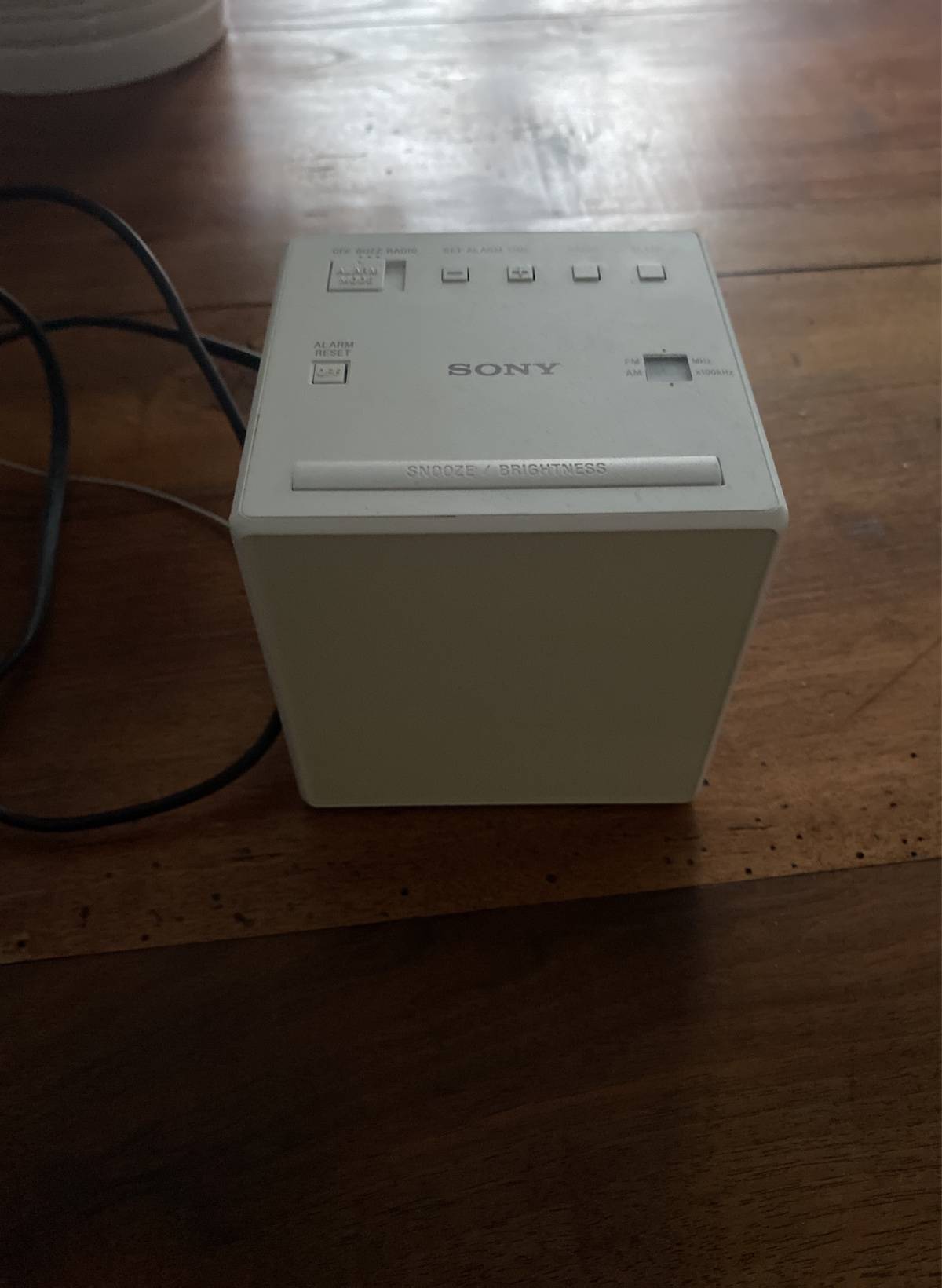 Radio réveil sony cube blanc