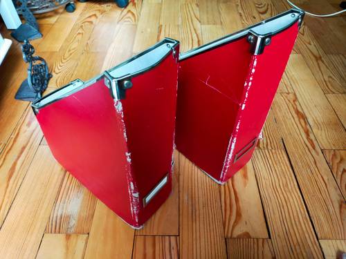 2 range-documents / porte-revues Ikea en carton épais rouge