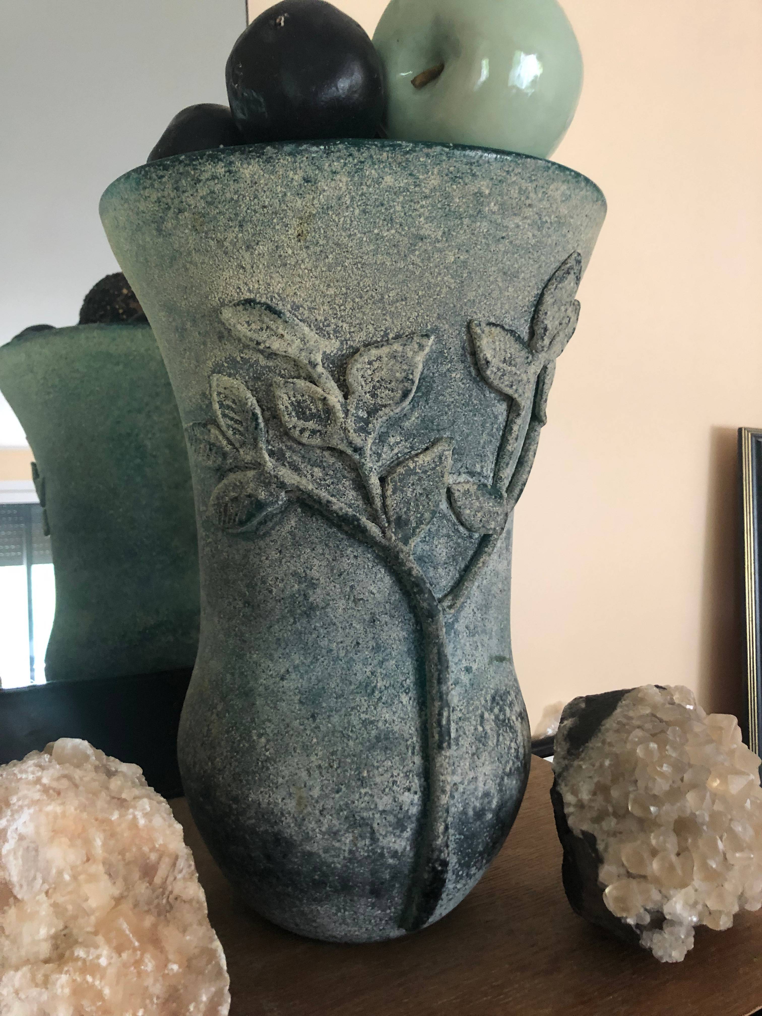 Vends rare superbe vase Murano avec décoration feuillage (hauteur 41cm, ouverture 31cm)