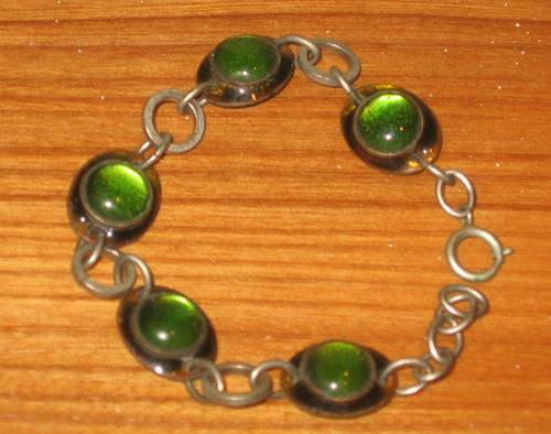 Ravissant bracelet en pierres vertes