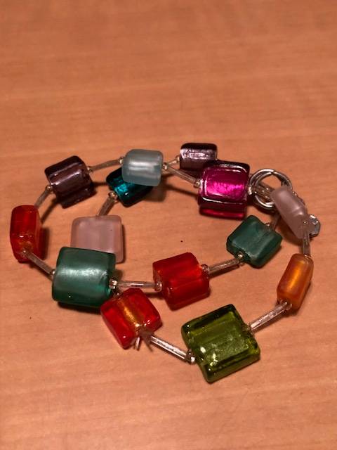 Ravissant bracelet en verrerie multicolore