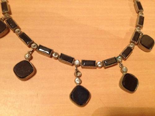 Ravissant collier à pendentifs