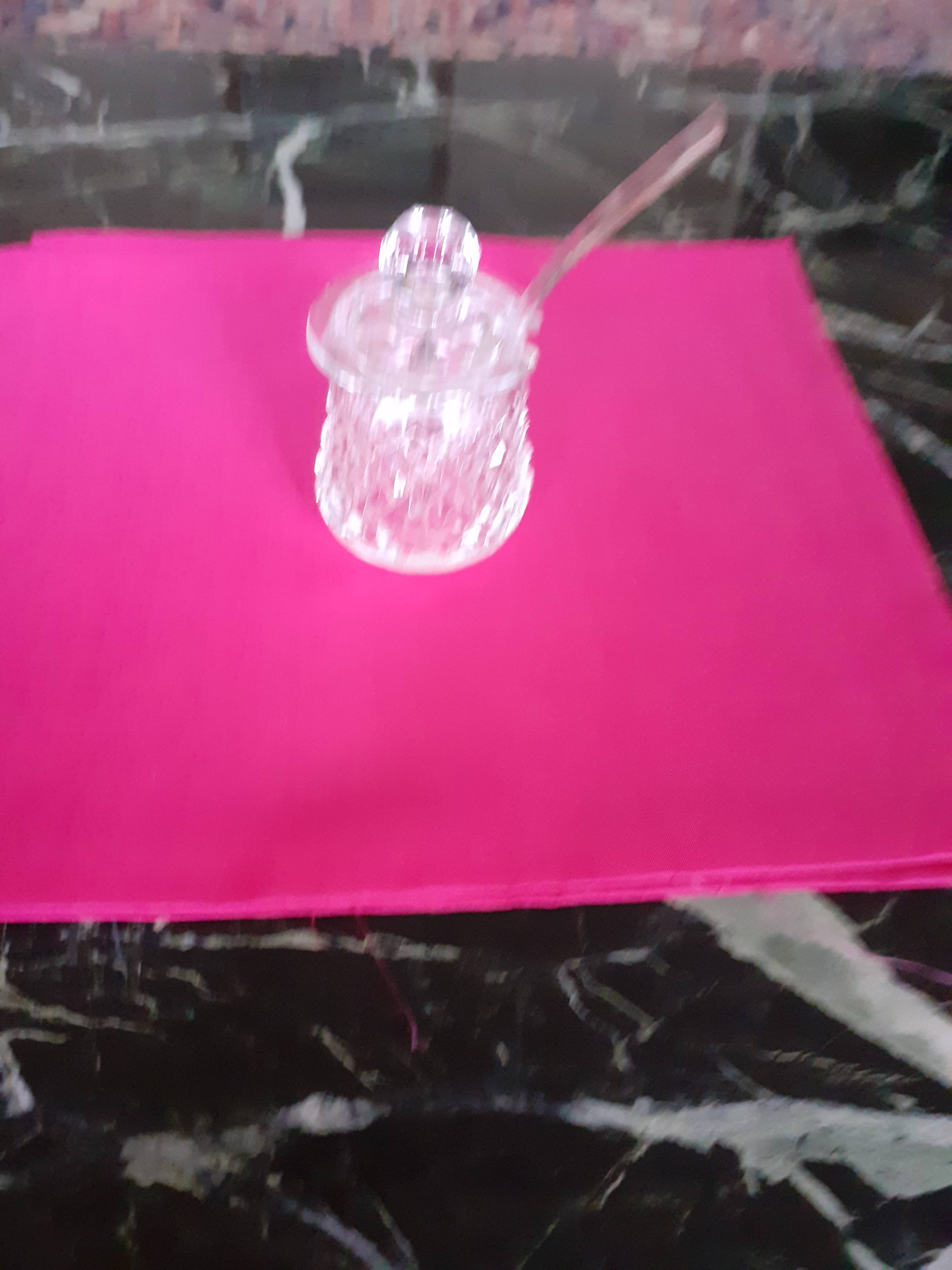 Ravissant petit moutardier en cristal taillé