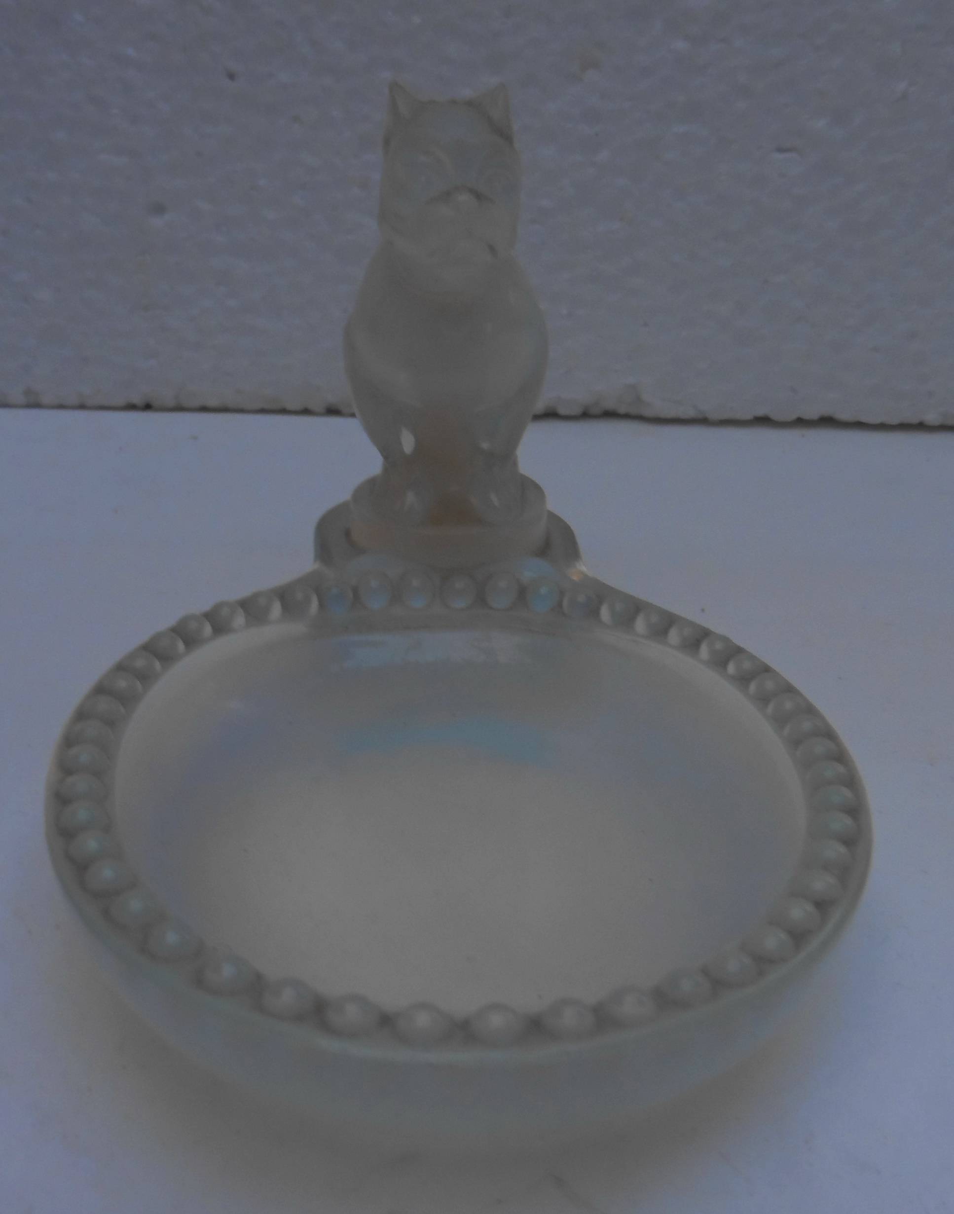 Ravissant Vide Poche /Baguier Au Chien Art Déco Verre Opalescent Sabino