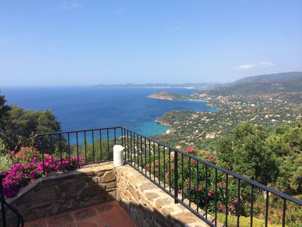 Loue villa face à la mer - 12 couchages - Le Rayol-Canadel-sur-Mer