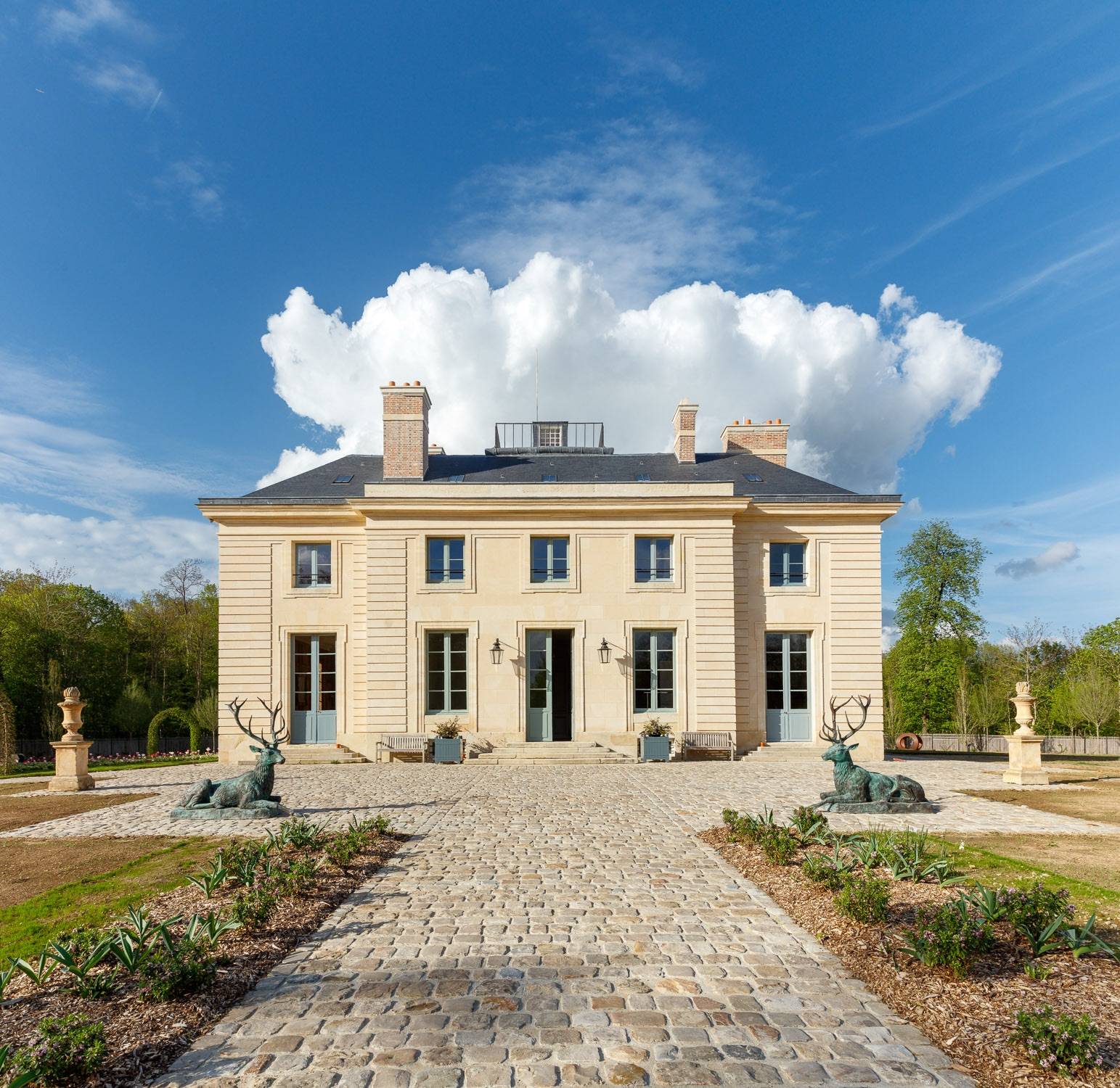 Recrute alternant assistant chef de projet H/F sur un lieu d’événementiel