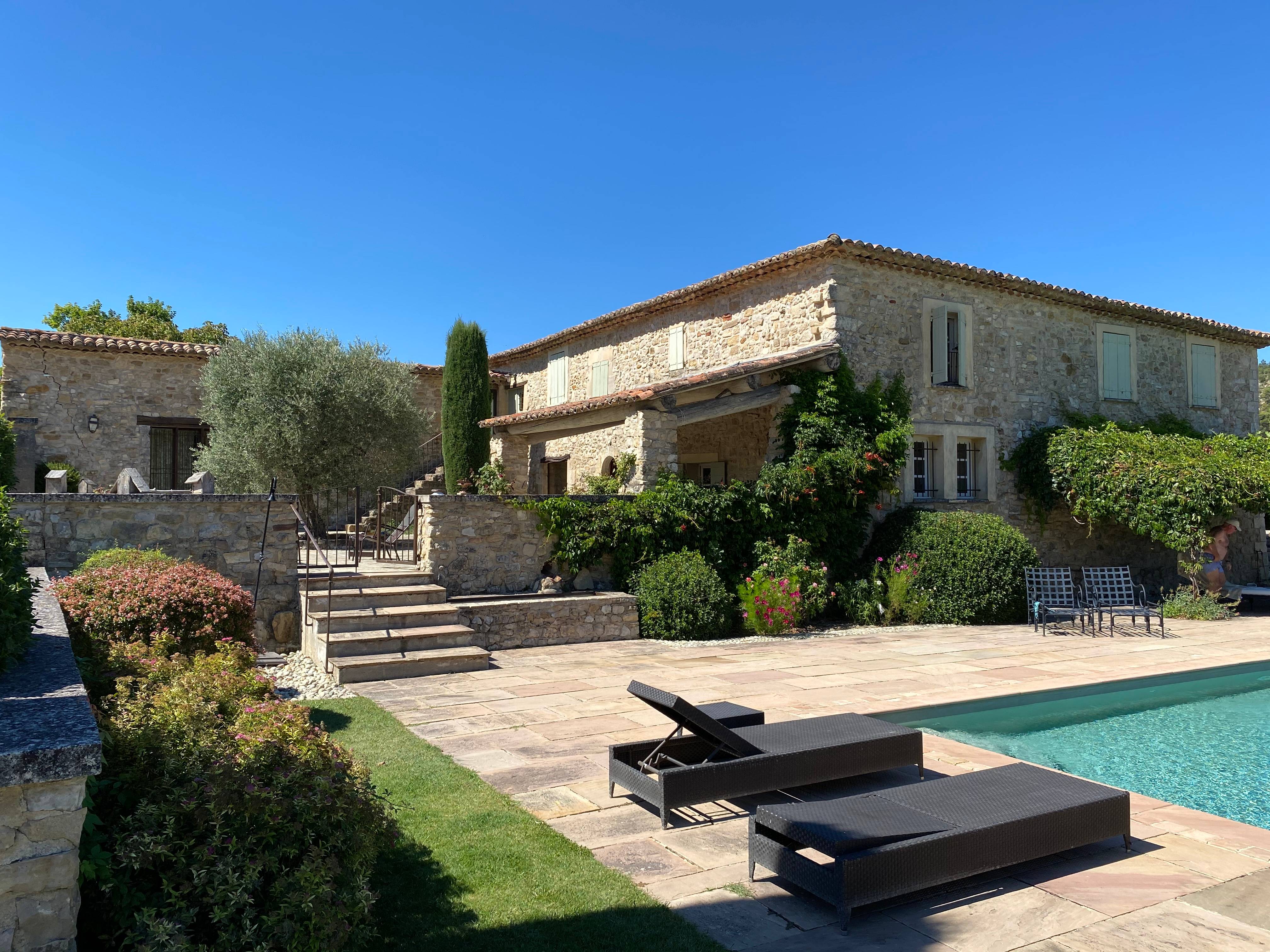 Recrute couple de gardiens H/F pour assurer la maintenance de notre propriété familiale en pleine nature