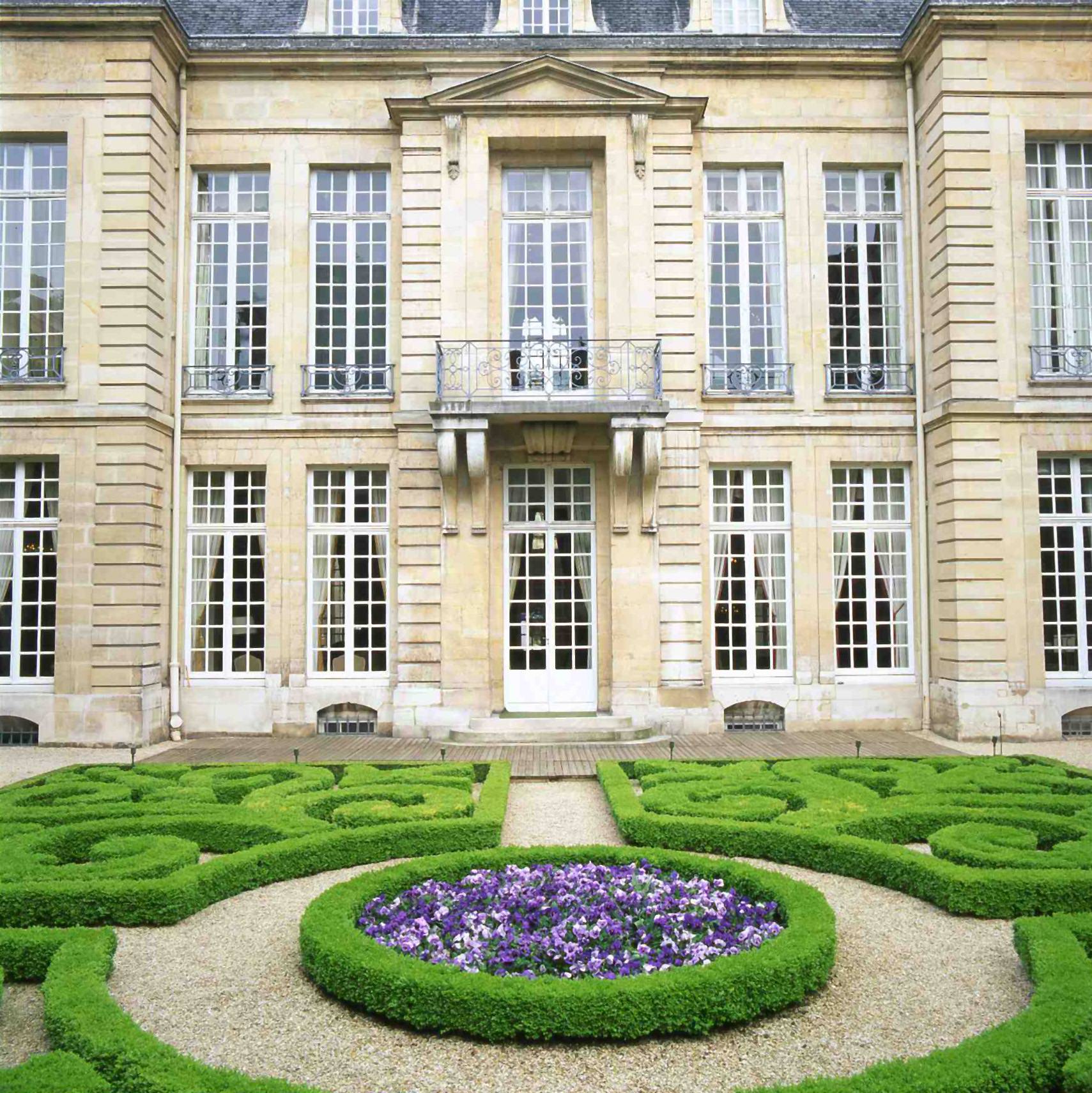 Recrute un(e) hôte/hotesse d’accueil du Club de la Chasse et de la Nature