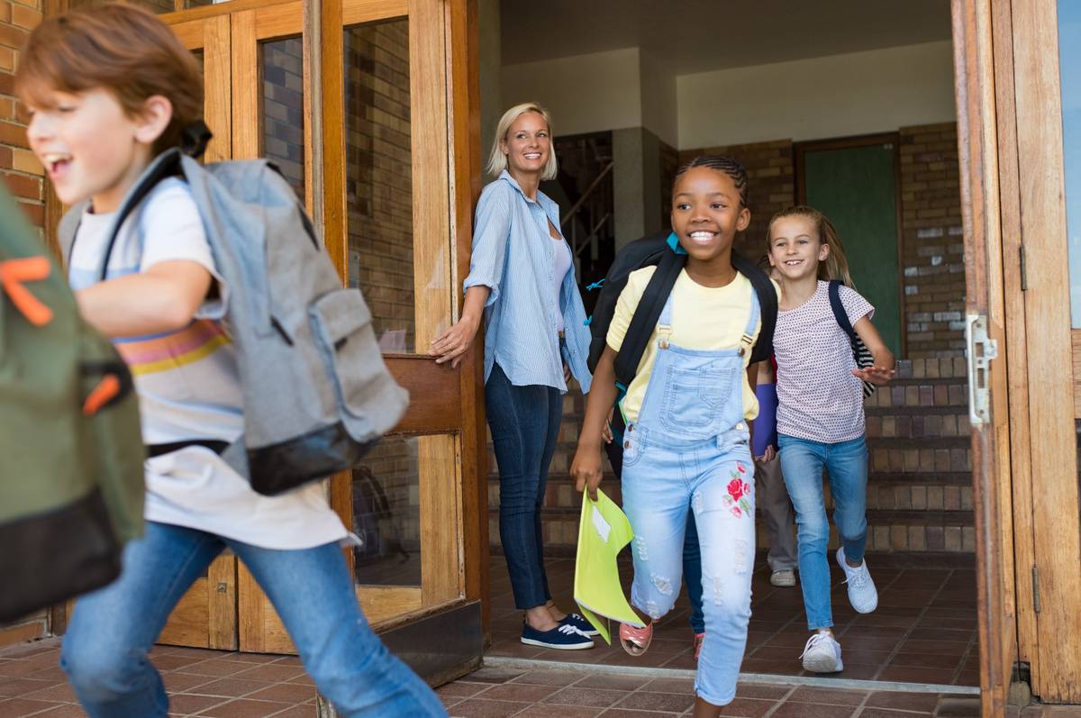 Recrute surveillant H/F scolaires en CDI pour école bilingue