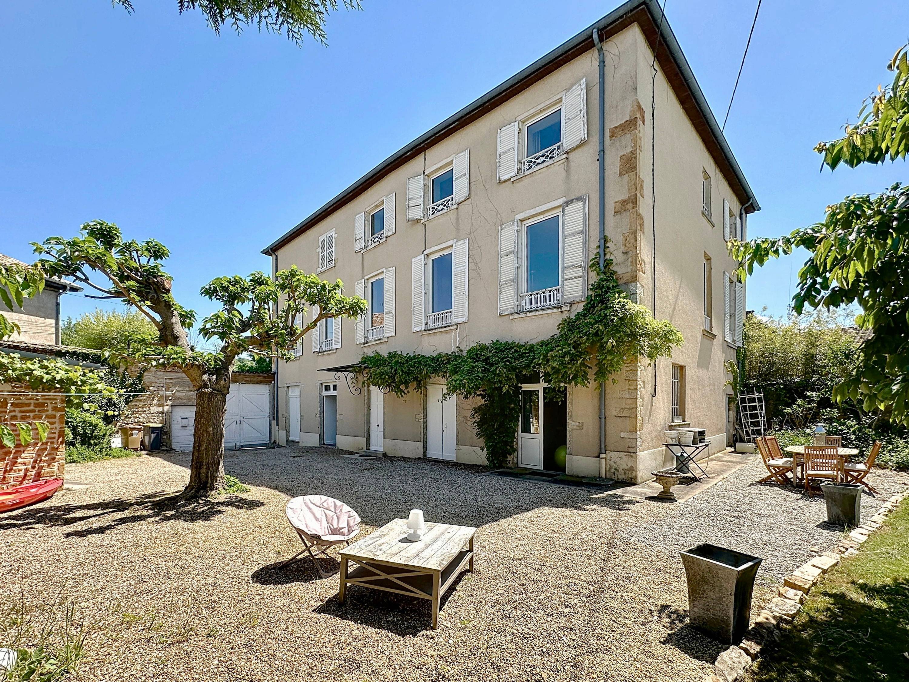 Vends maison 310m² en bordure de Saône