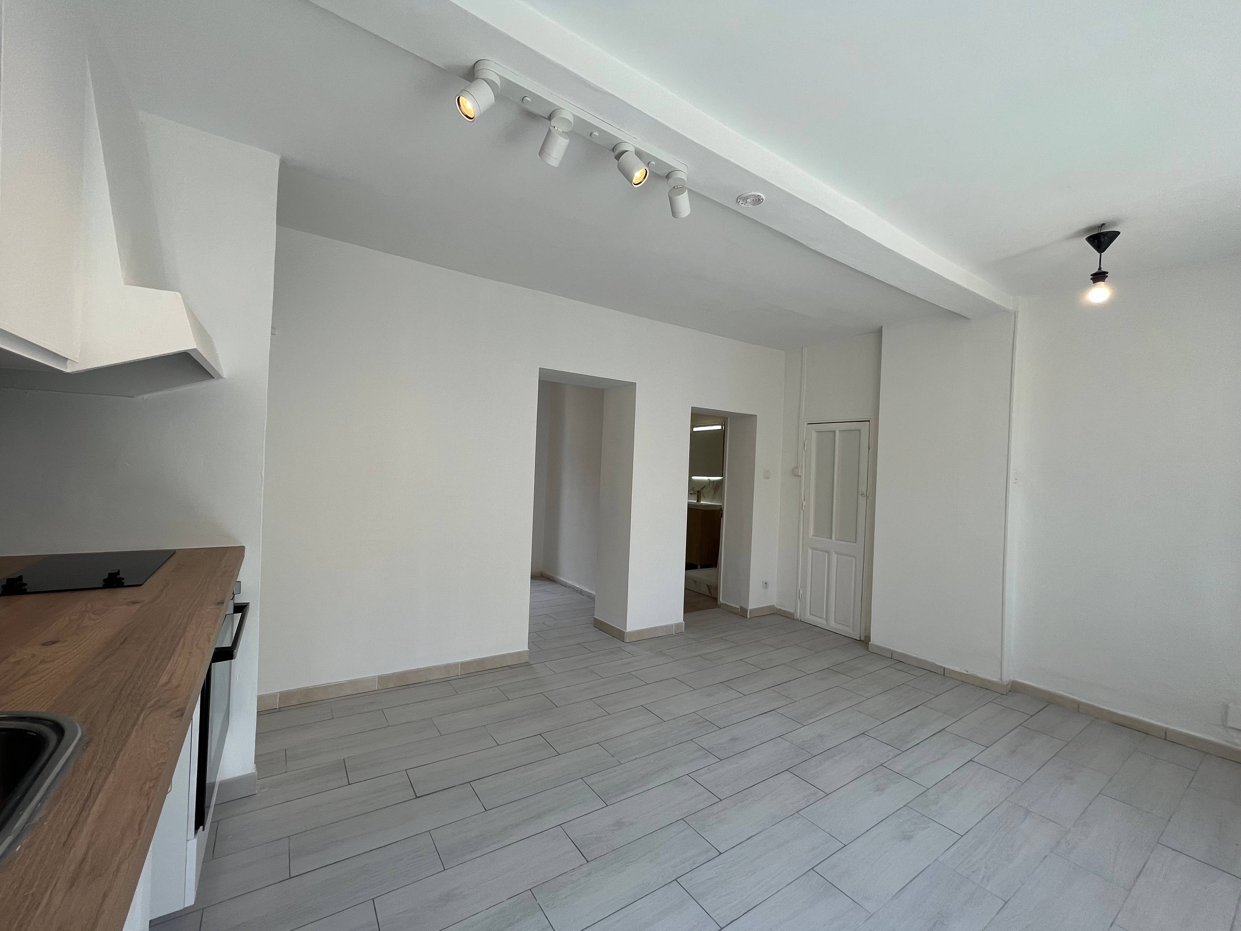 Loue Joli T2 rénové en plein coeur du village de Mazargues - 30m², Marseille 9ème