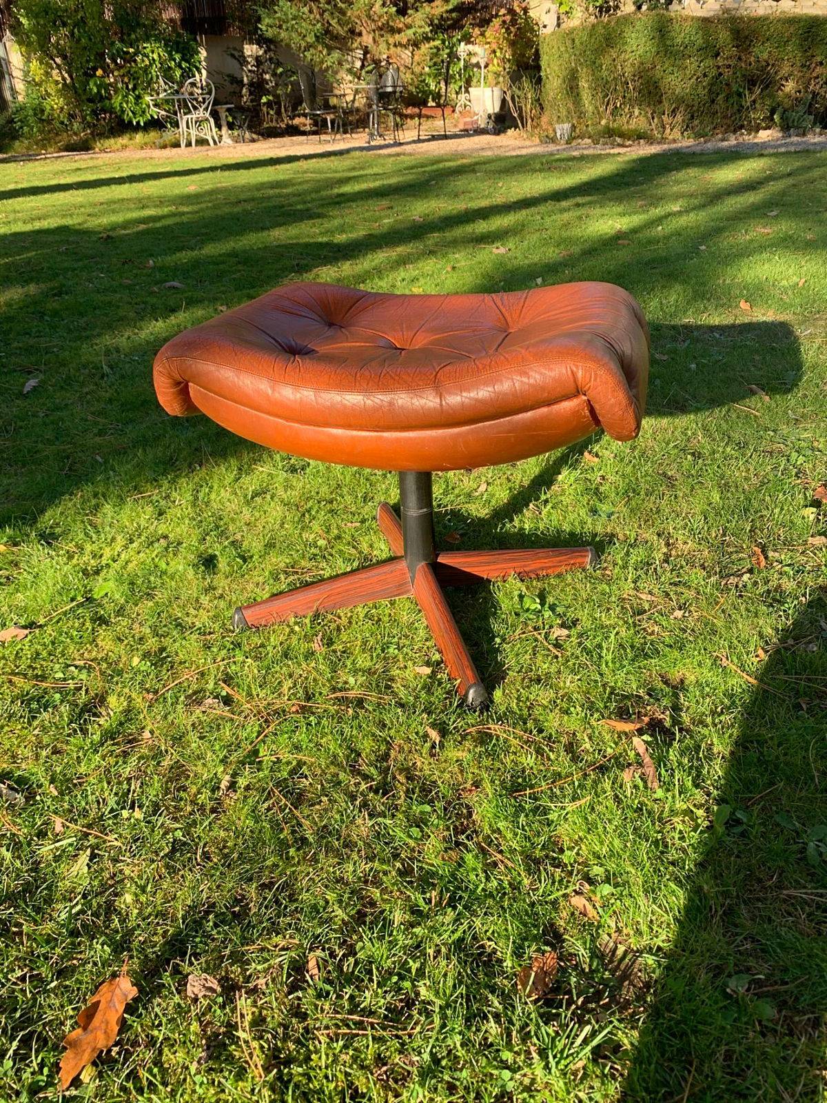 Repose pied suede gote mobler nassjo CA1975