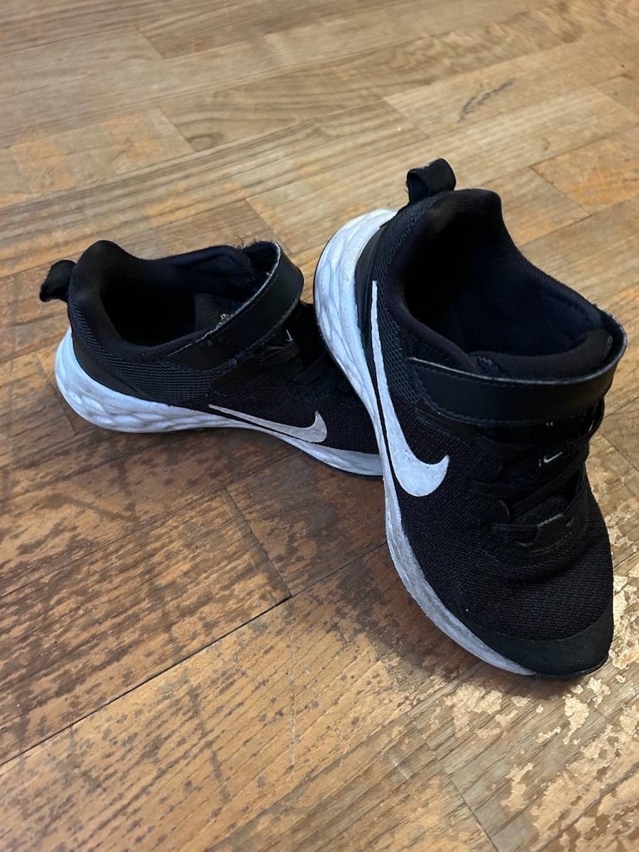 Nike Révolution Enfant pointure 30