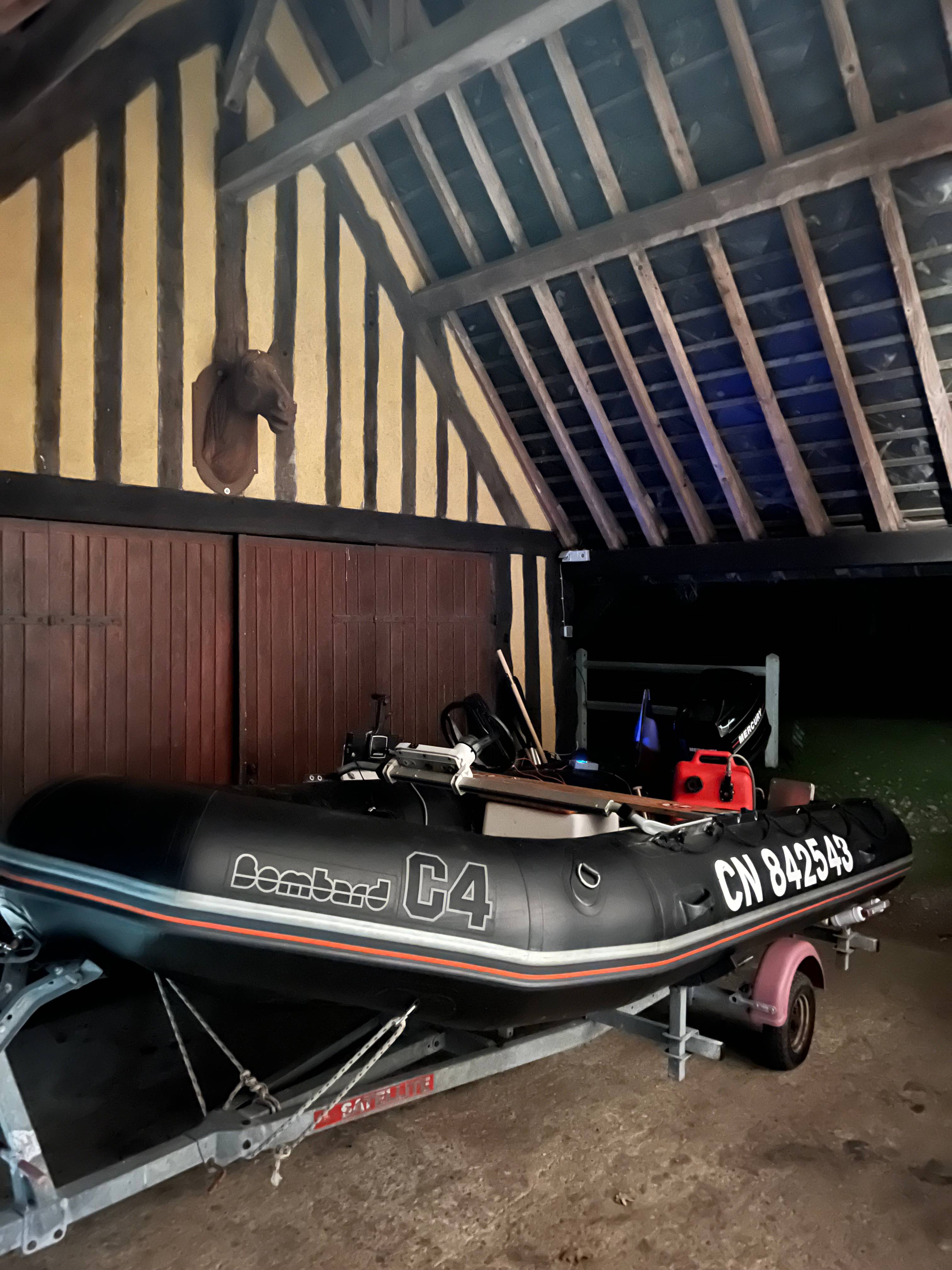 Semi Rigide Bombard Commando C4 sur Gens de Confiance