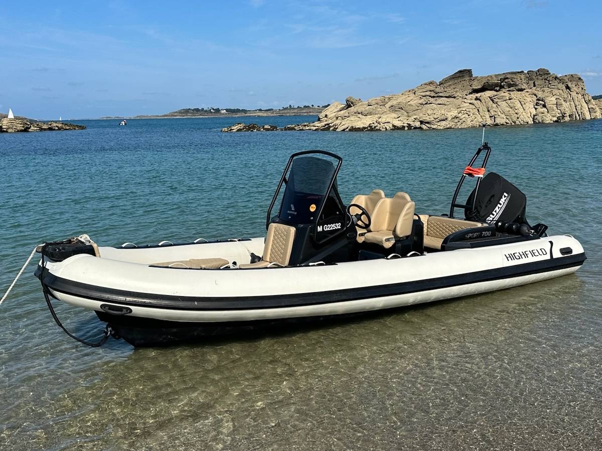 Loue bateau semi rigide Highfield (type Zodiac) - Suzuki 150cv - Parfait état - Mouillage Dinard