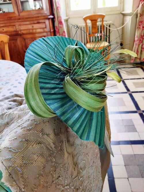 Robes et chapeaux pour mariage