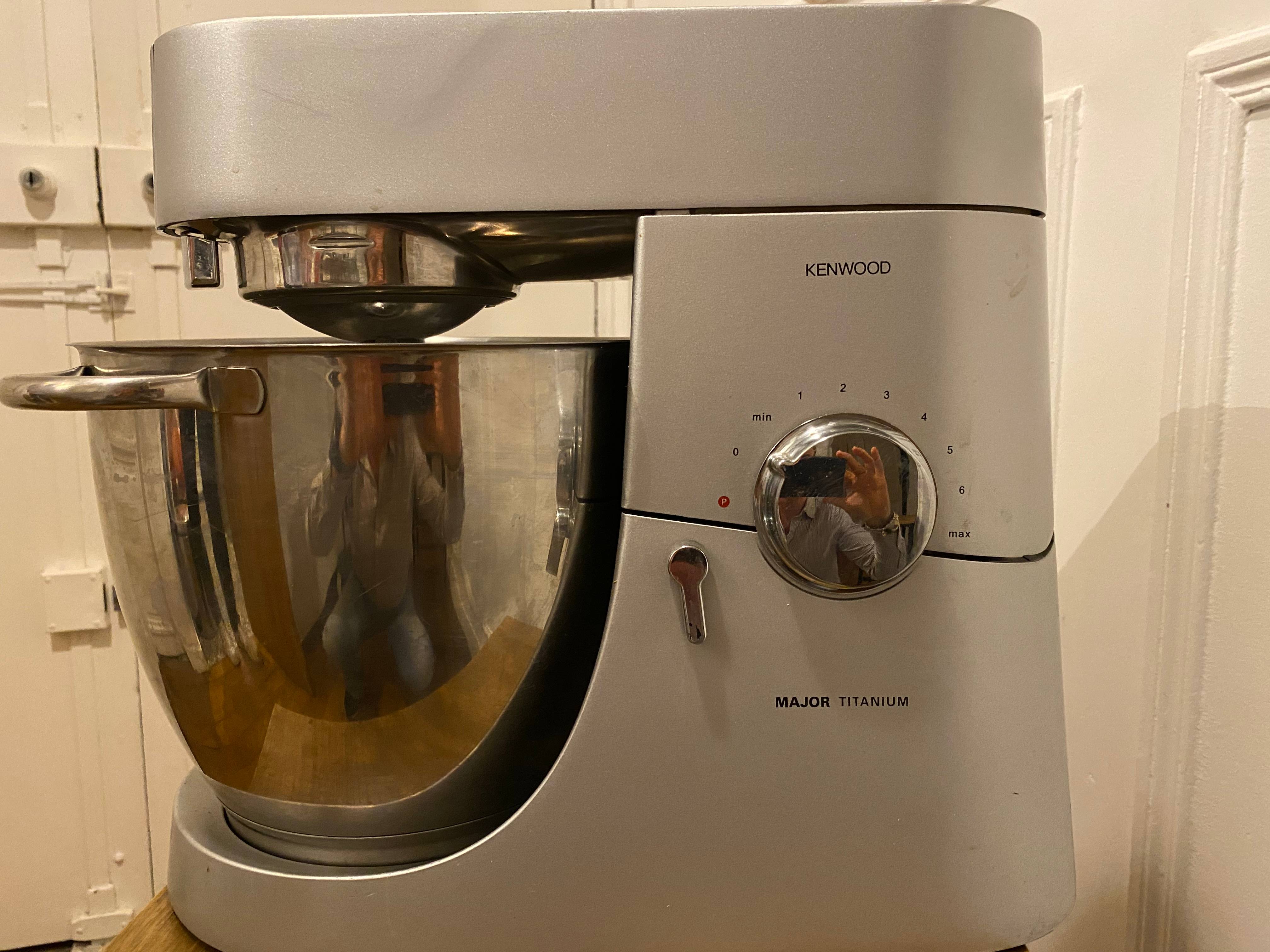 Robot Kenwood Major Titanium avec accessoires