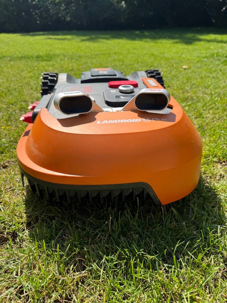 Robot tondeuse WORX WR165E connecté – 390 € seul ou pack complet à prix avantageux