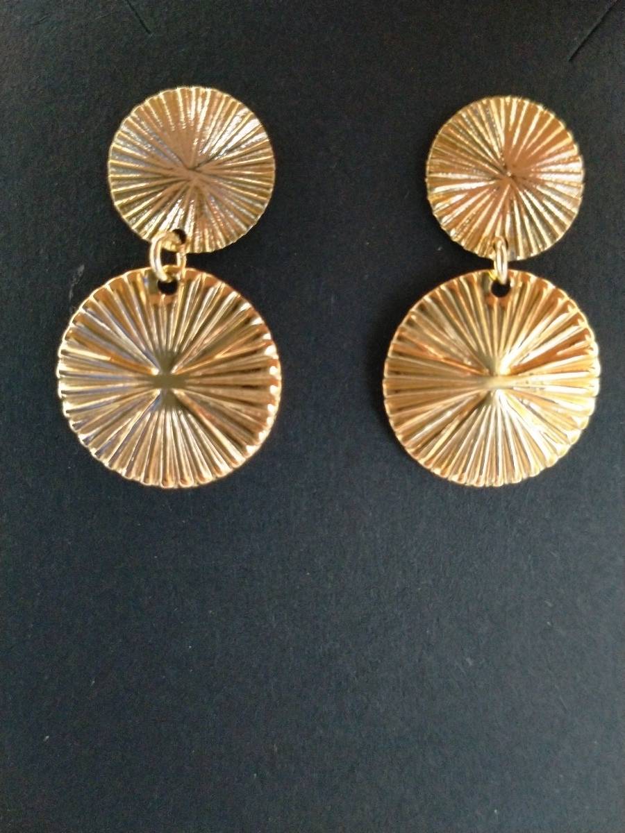 Vends boucles d’oreilles disques plissés plaqué or clou