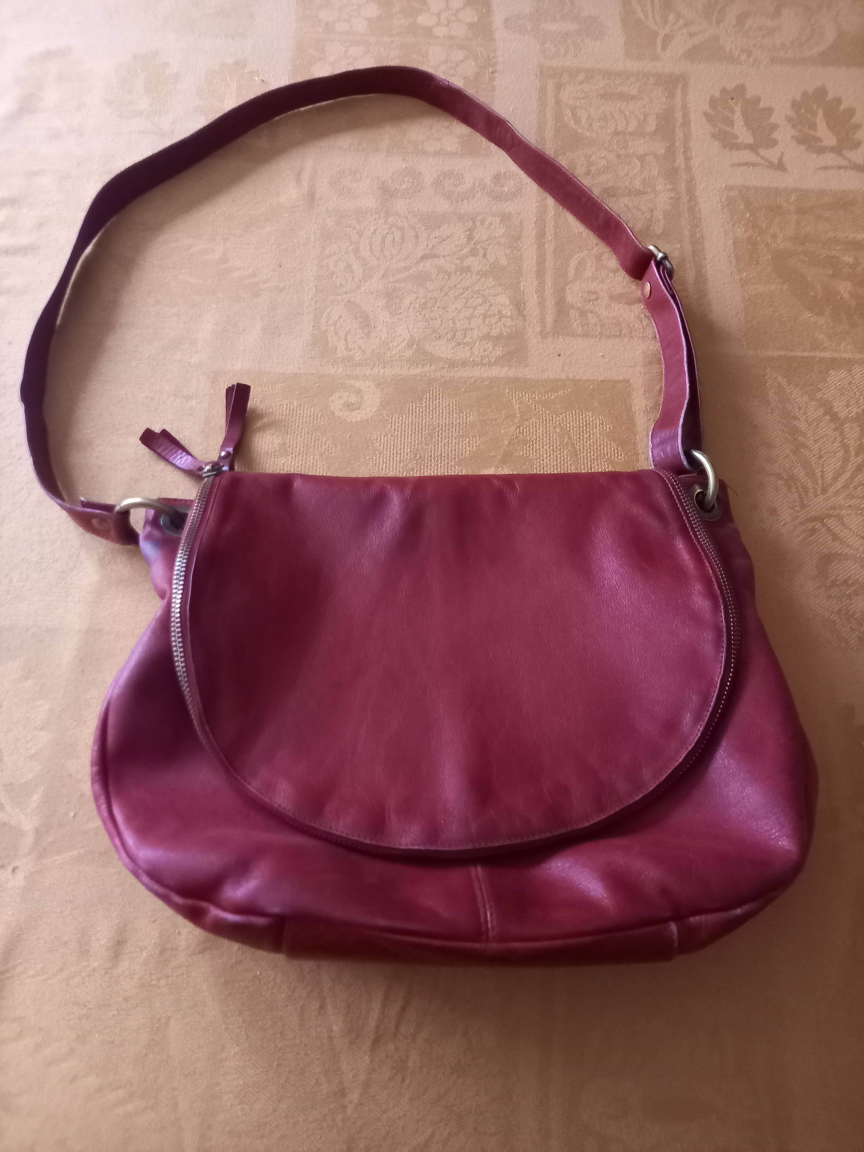 Sac en cuir rouge à bandoulière