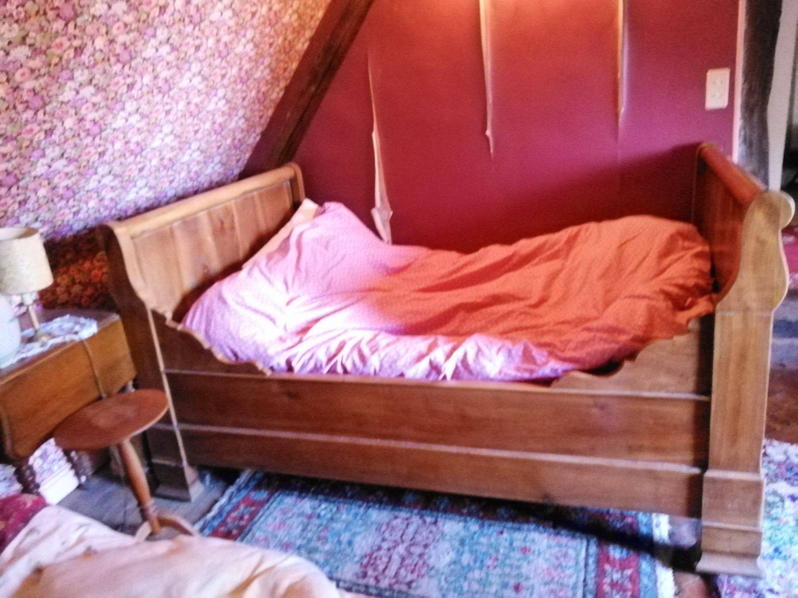 Lit à rouleau ancien en merisier