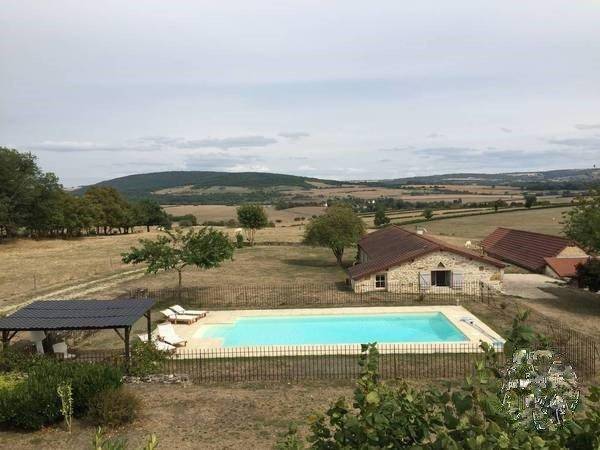 Loue gîte rural avec piscine et vue sur la côte chalonnaise - 5/6 couchages