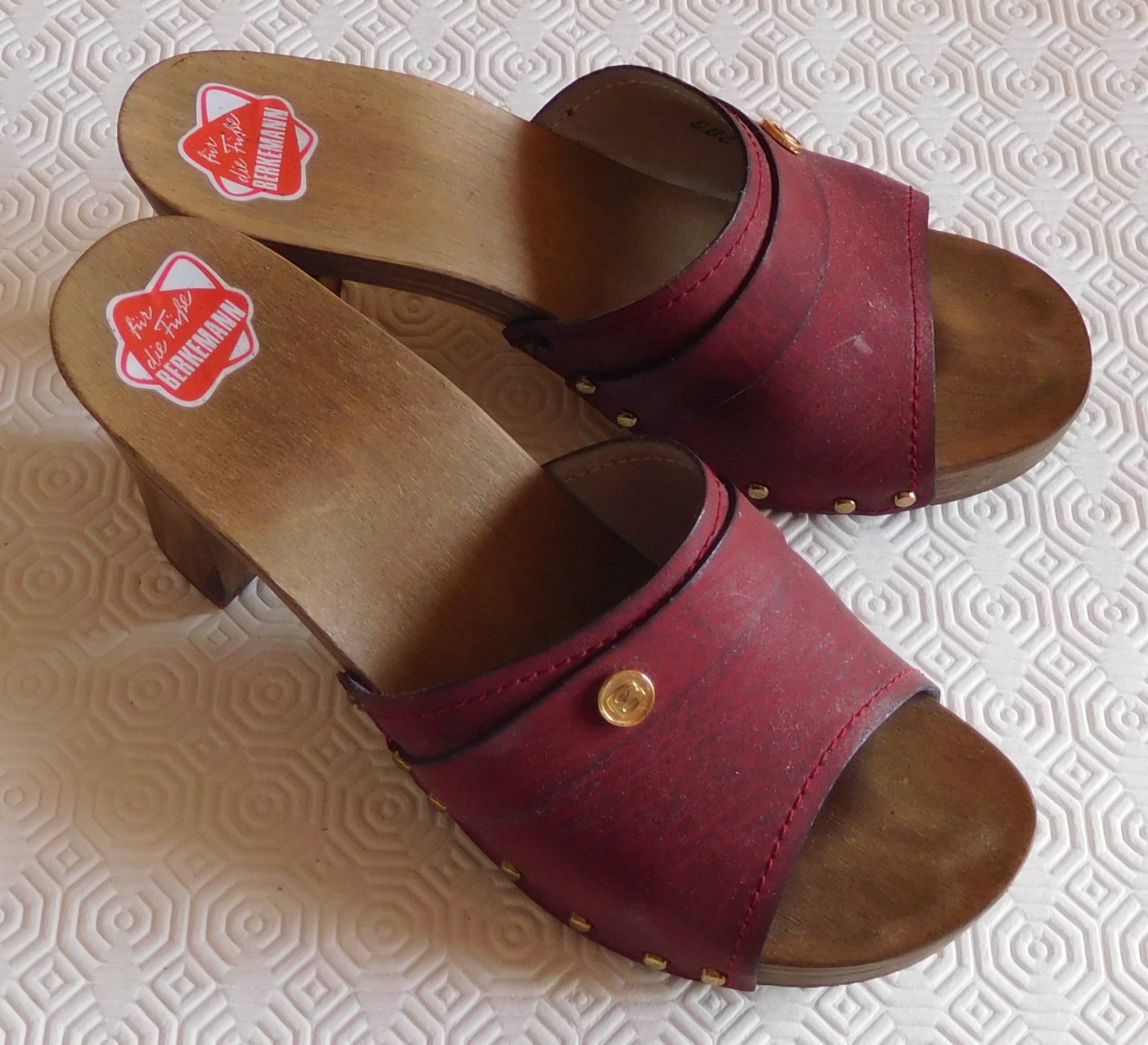 Sabots / nu-pieds (rouge foncé) Pointure 38