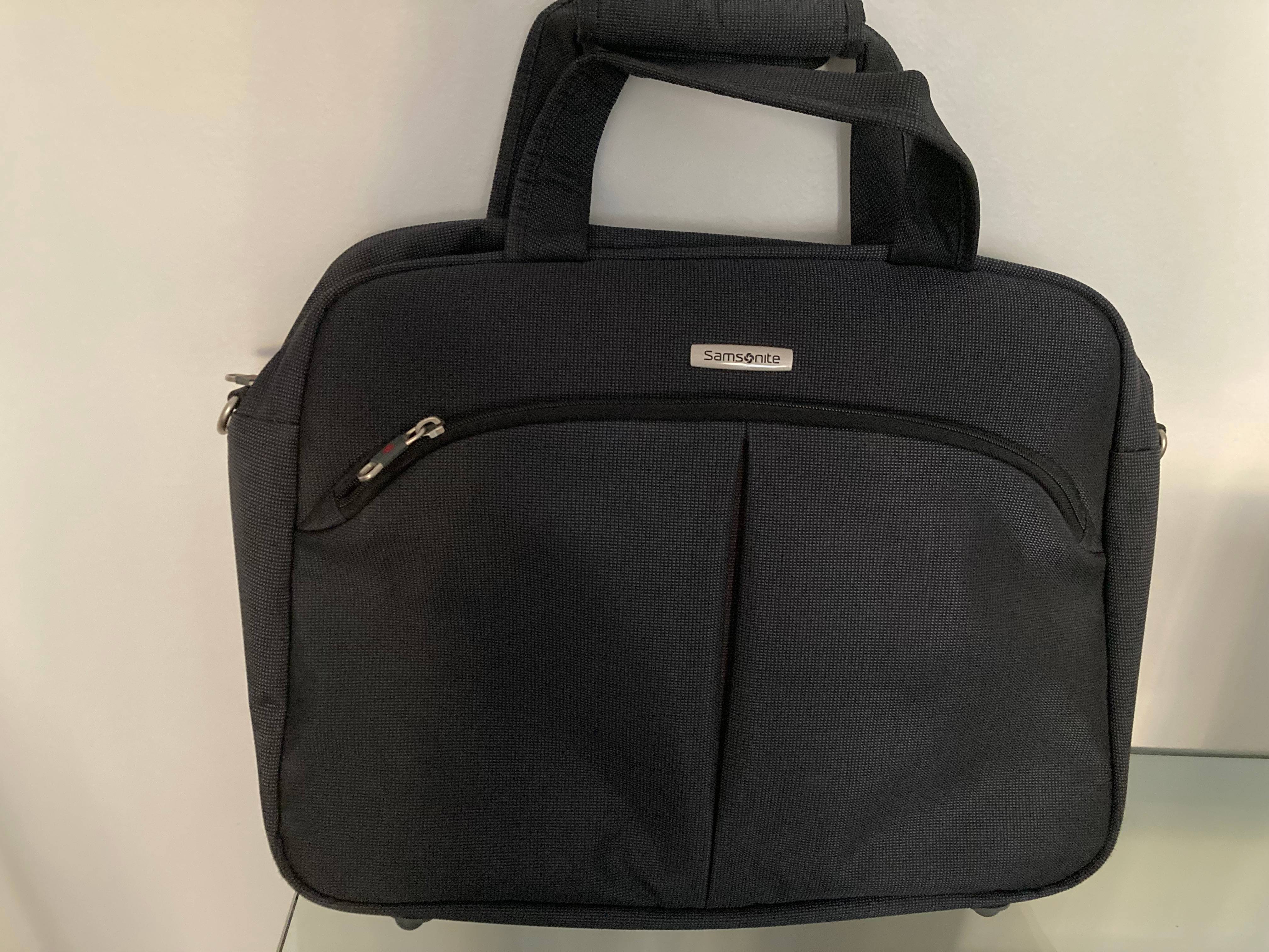 Vends sacoche pour ordinateur portable et dossiers