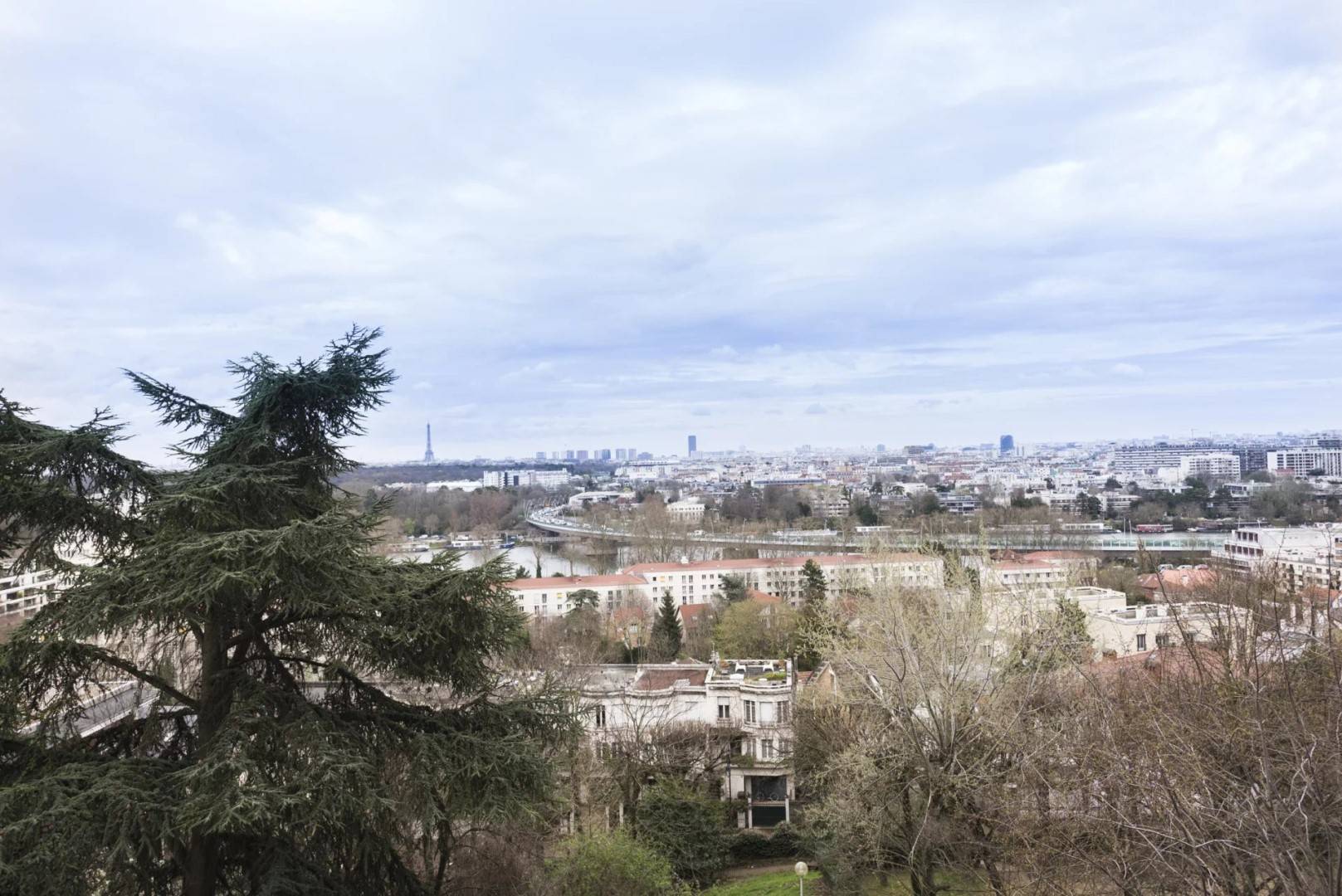 Vends Saint Cloud Appartement de réception de 143,80m² avec vue sur