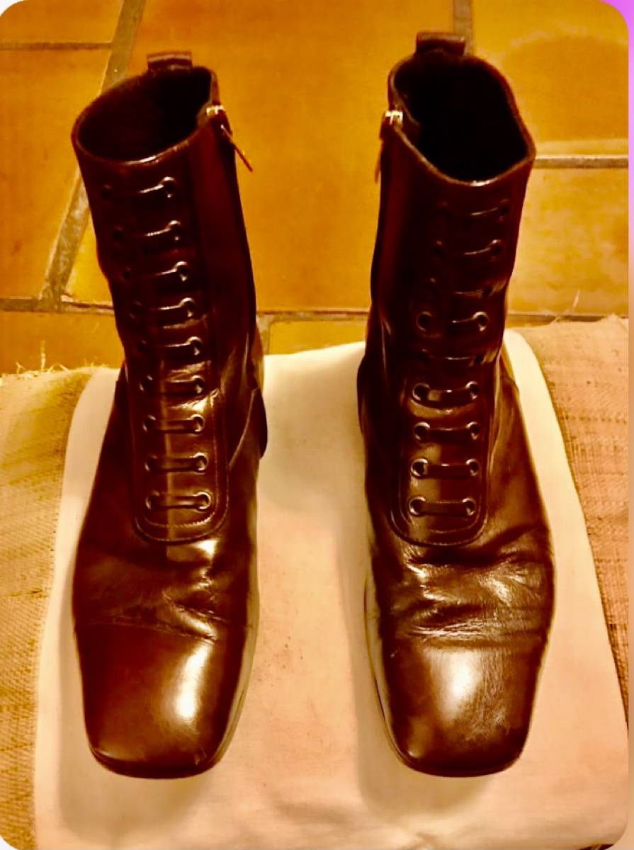 Vends paire de bottines style dandy romantique de chez Yves Saint Laurent - Pointure 40