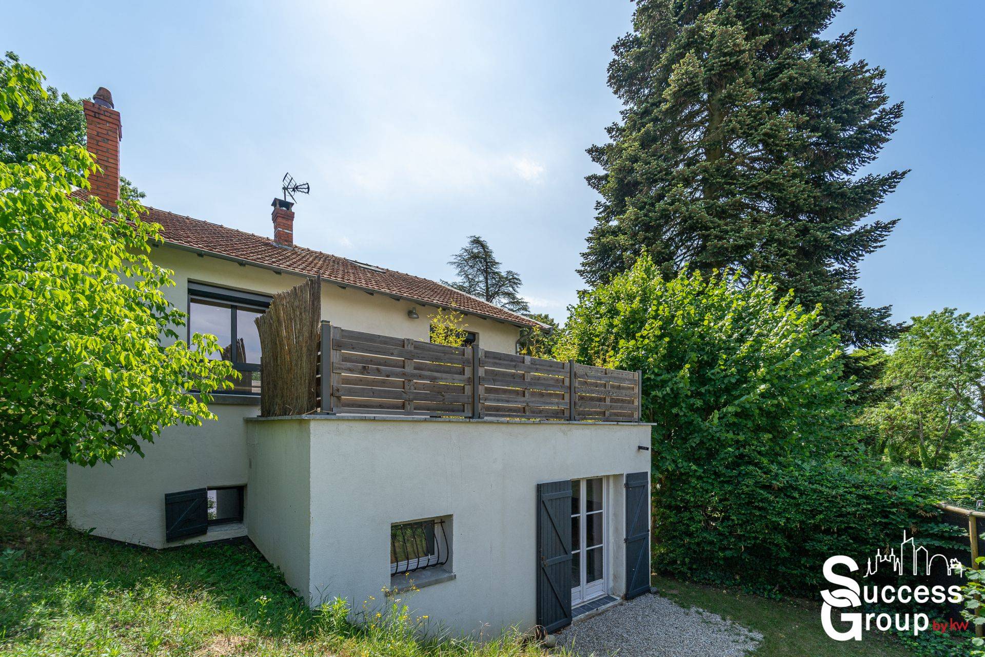 Vends La Tour de Salvagny (69) Maison de 165m² avec terrasse sur terrain de 791m² 4 chambres Vends La Tour de Salvagny (69) Maison de 165m² avec terrasse sur terrain de 791m² 4 chambres