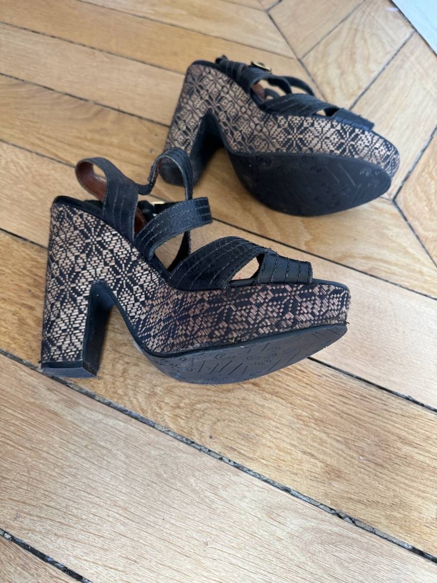 Vends sandales compensées noires beiges - Pointure 41