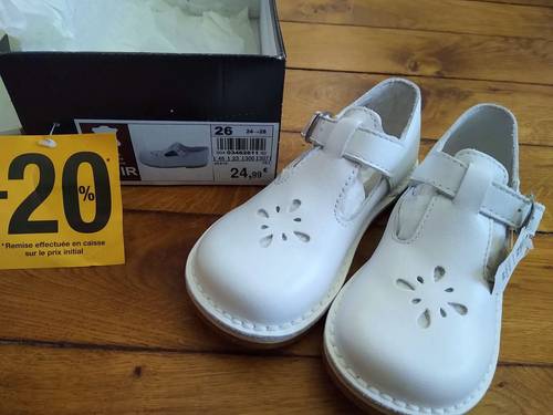 Sandales blanches fille neuves / 26 / Cuir / La Halle