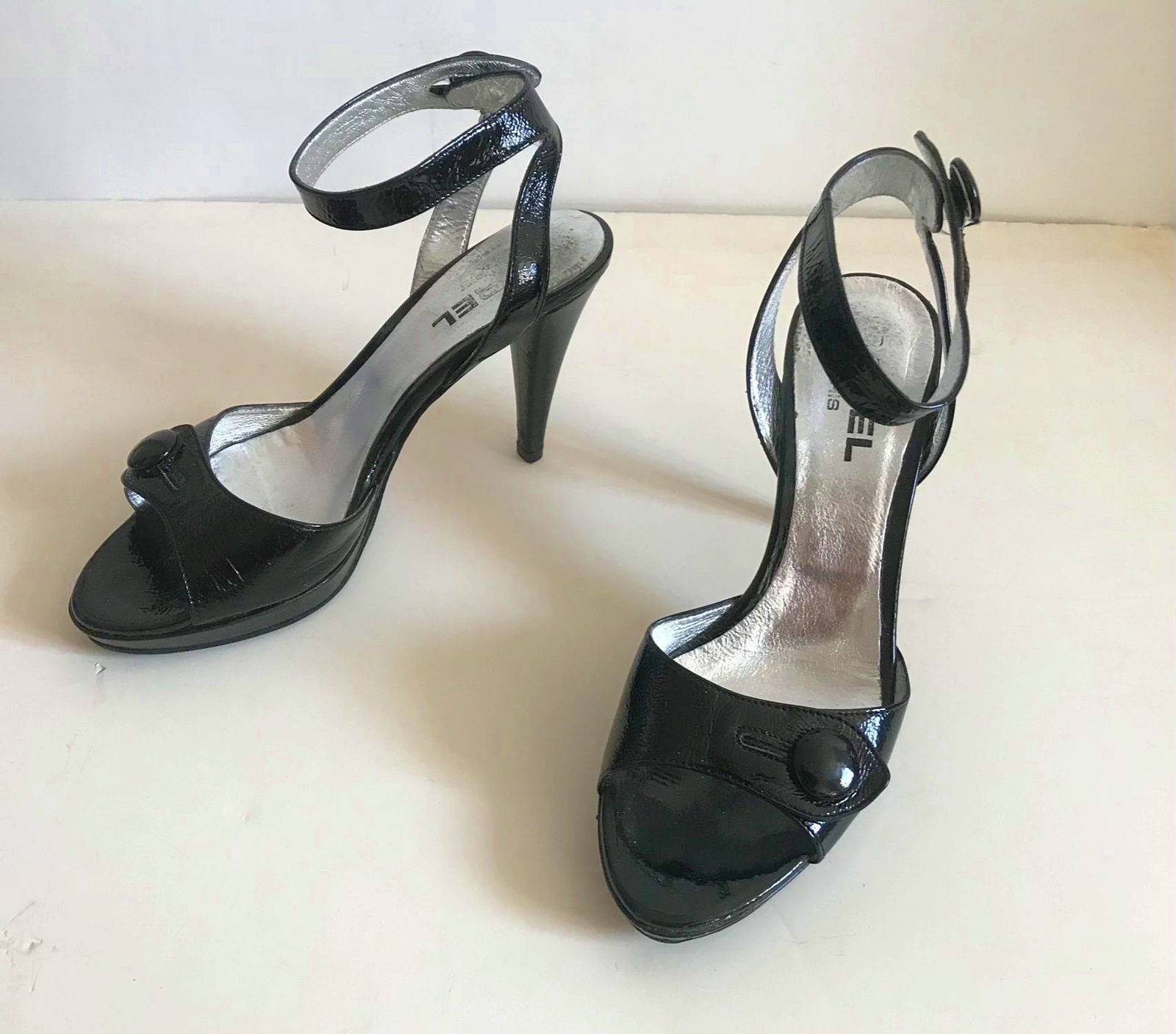 Vends sandales presque neuves Carel cuir vernis noir - Pointure 37