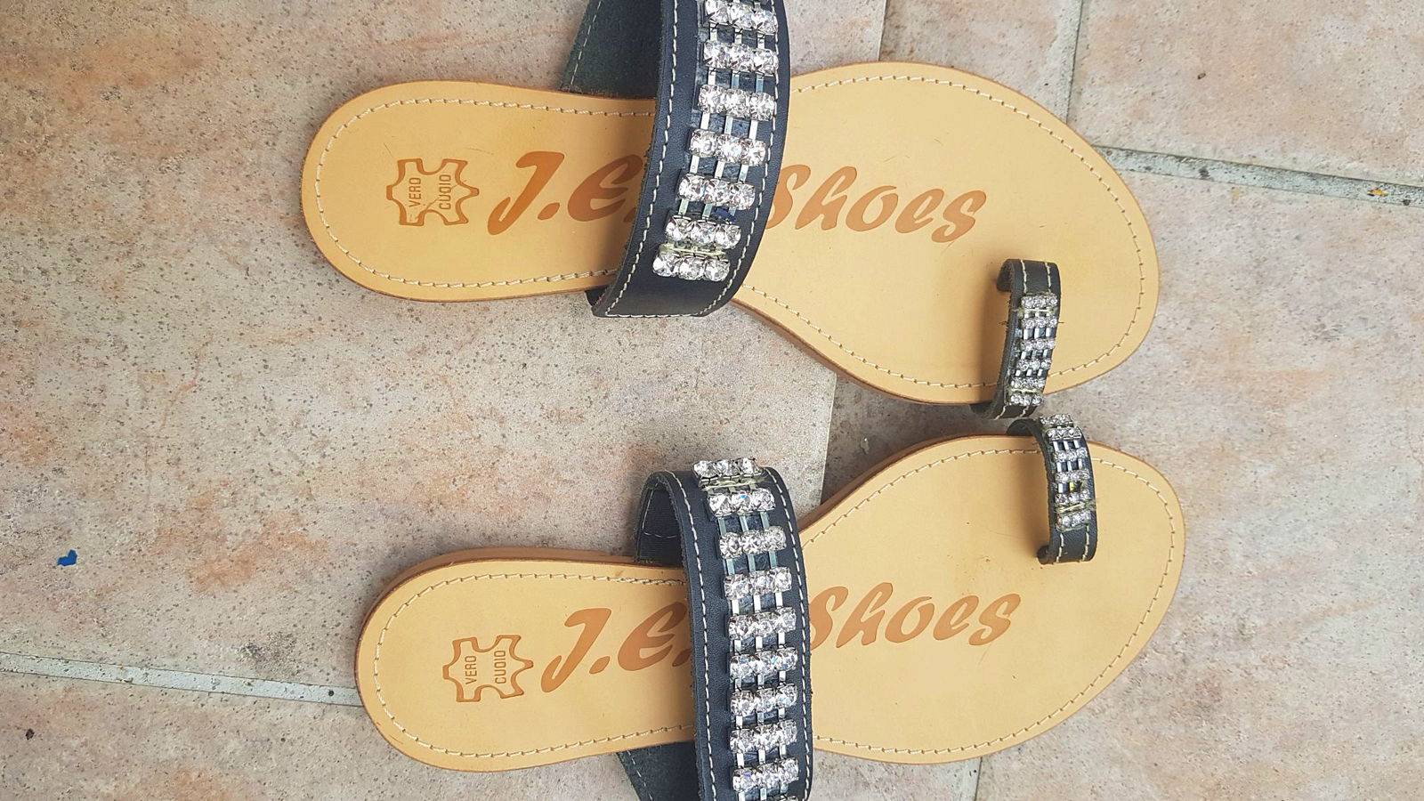 Jolies Sandales et strass, pointure 36