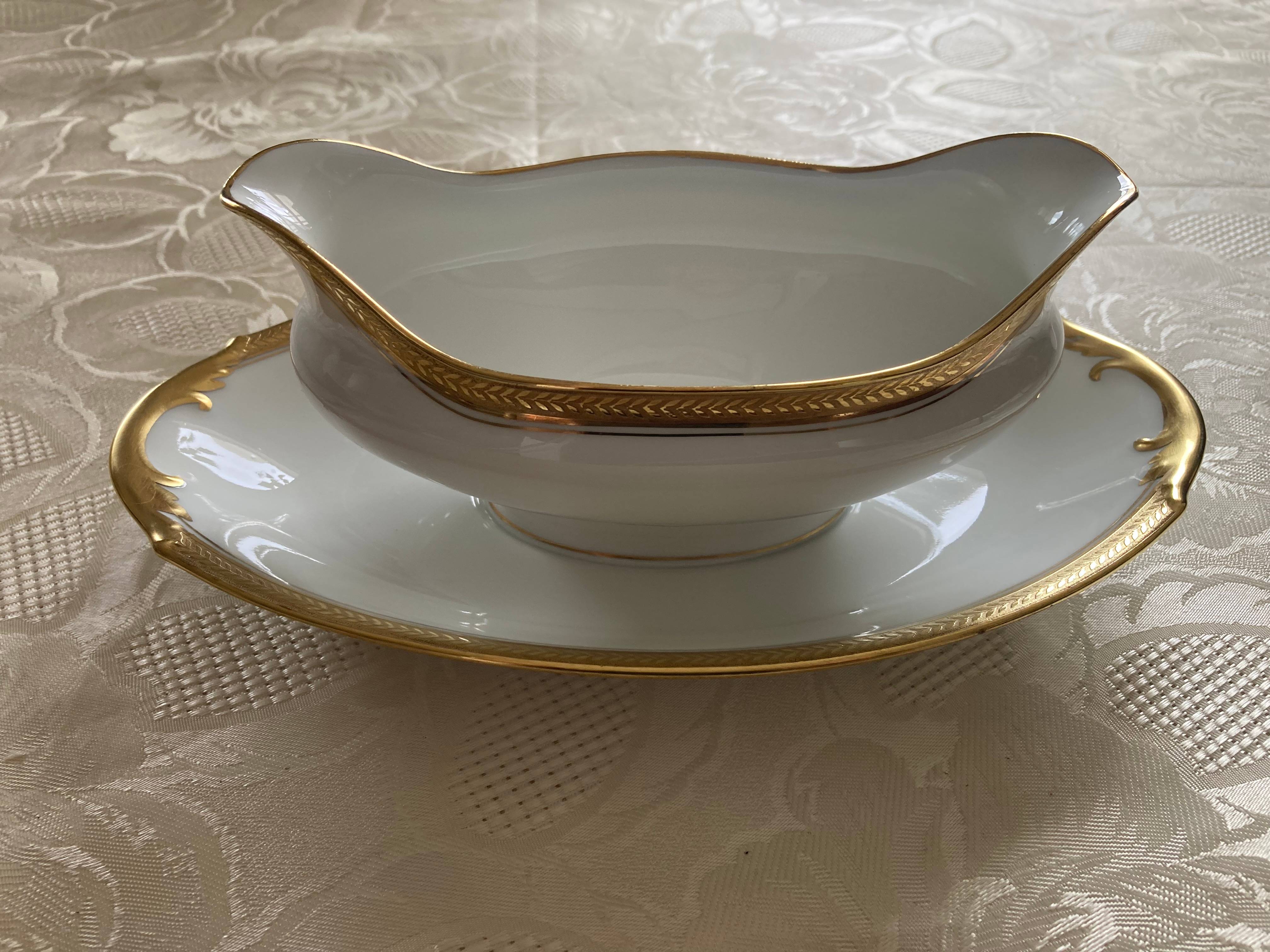 Saucière en porcelaine F. Legrand - Limoges