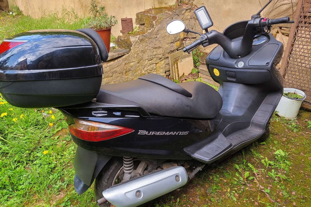 Vends scooter Suzuki Burgmann 125, 2011, 63000km
