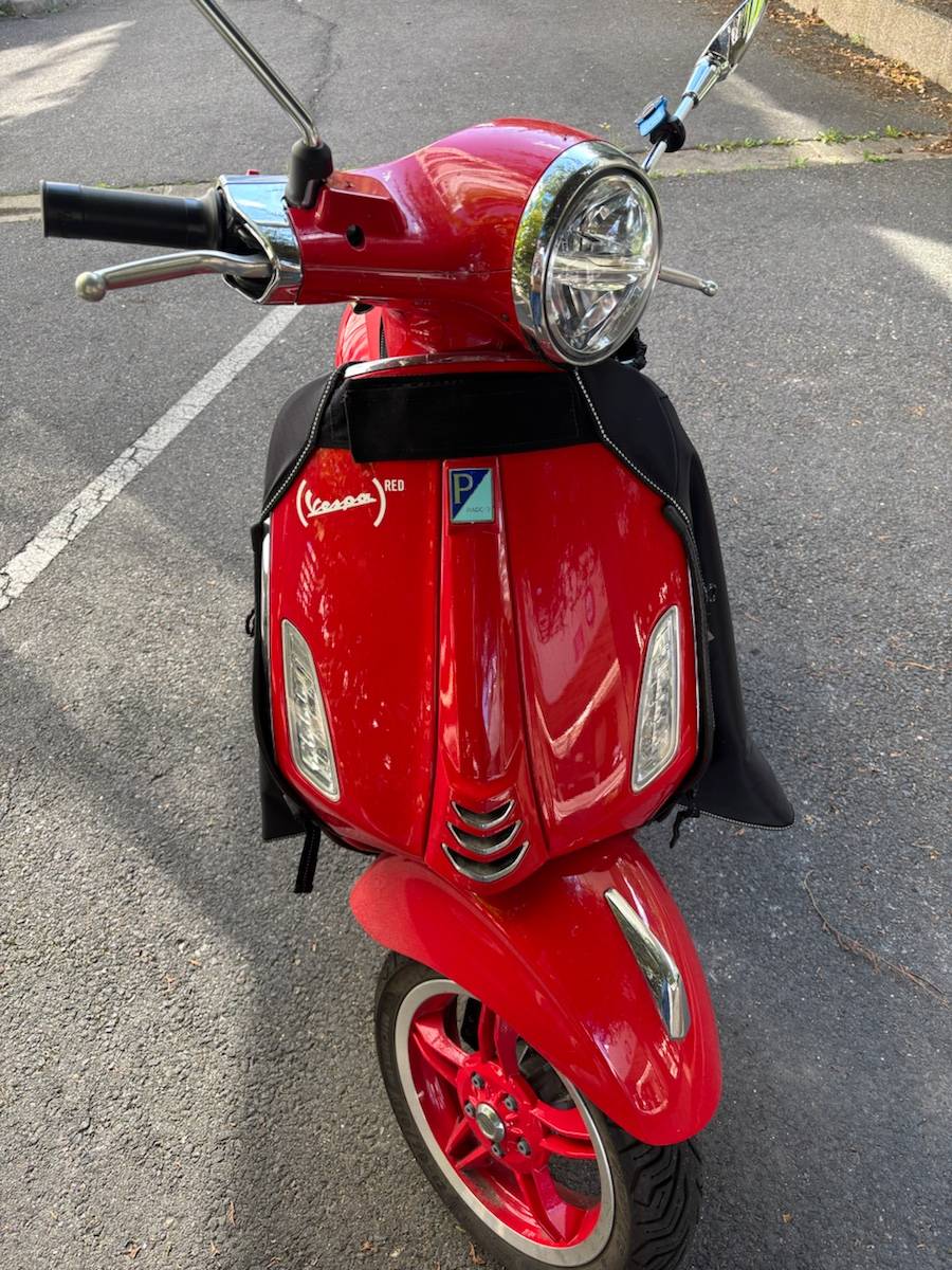 Vends Vespa 125 Red édition, 2024, 1614km