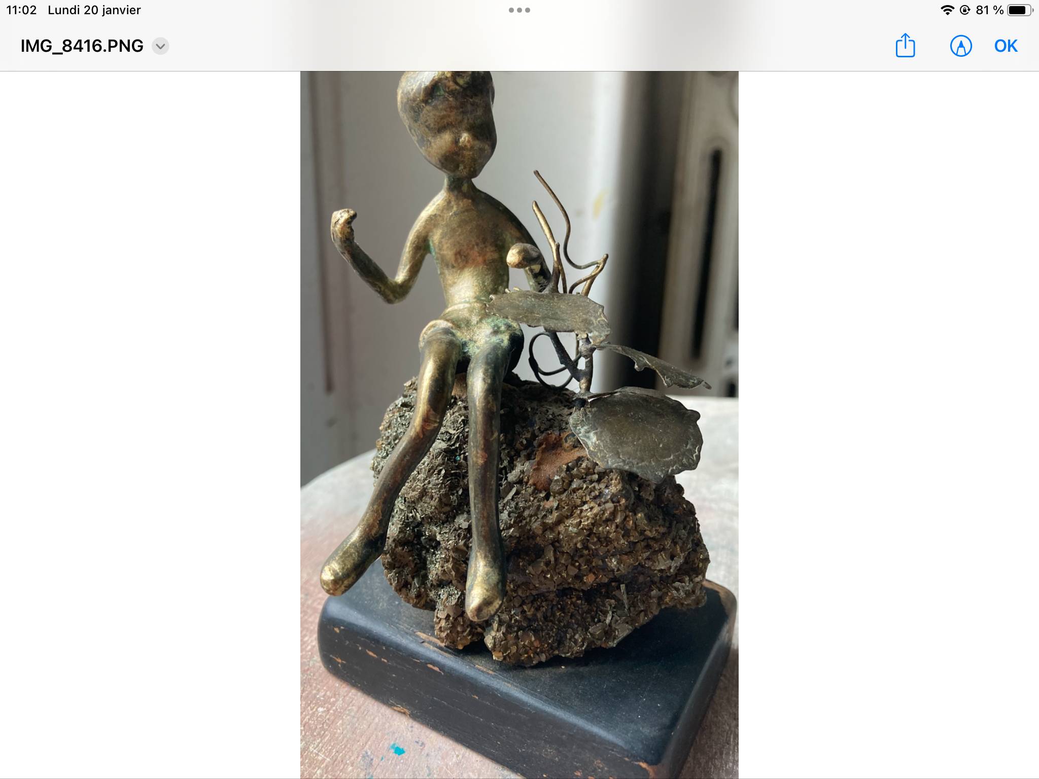Vends statuette en bronze d’un enfant assis sur une pyrite de Malcom Moran (1923-2011)