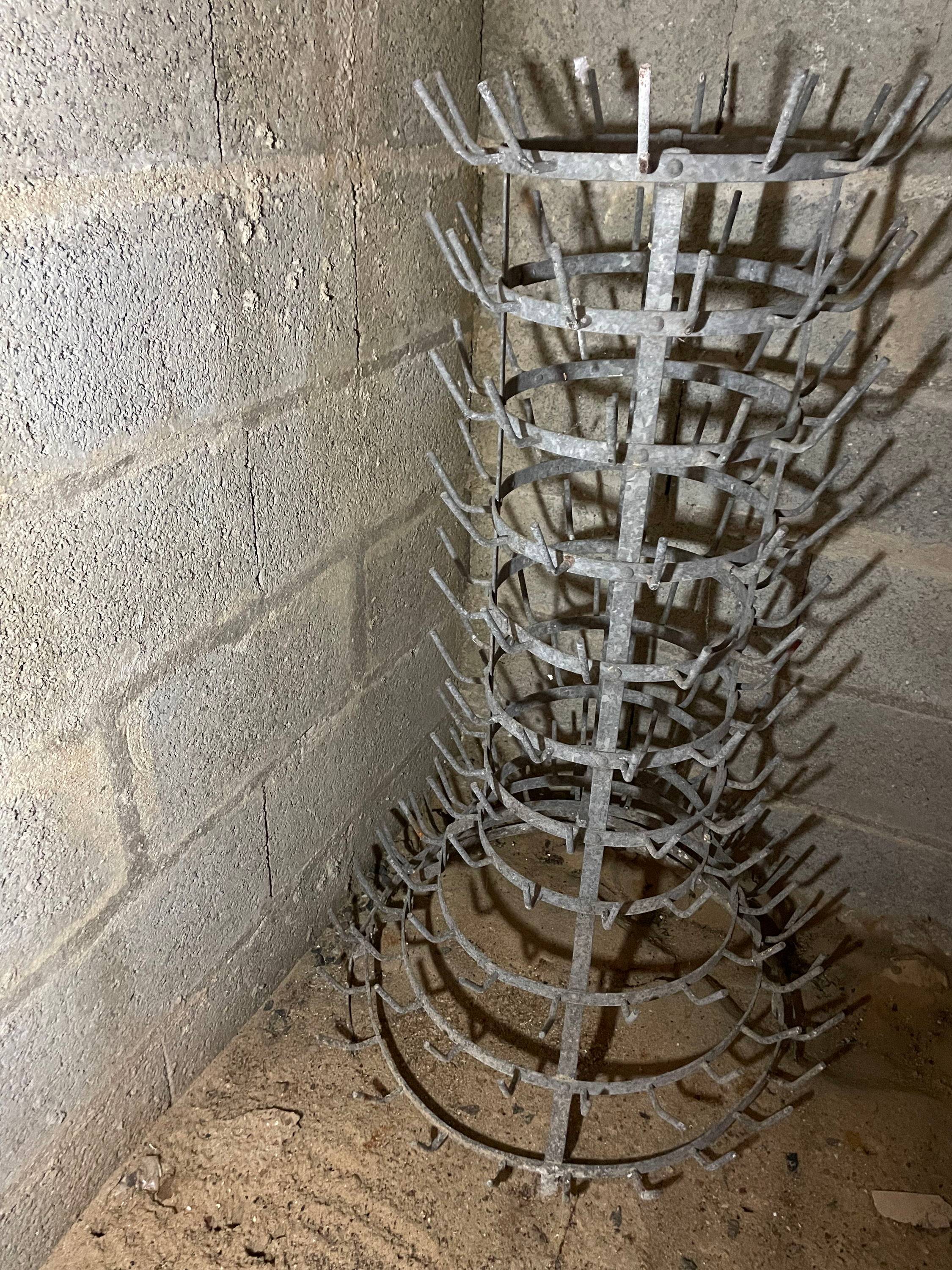 Séchoir à bouteilles dit hérisson à utiliser en décoration maison ou jardin