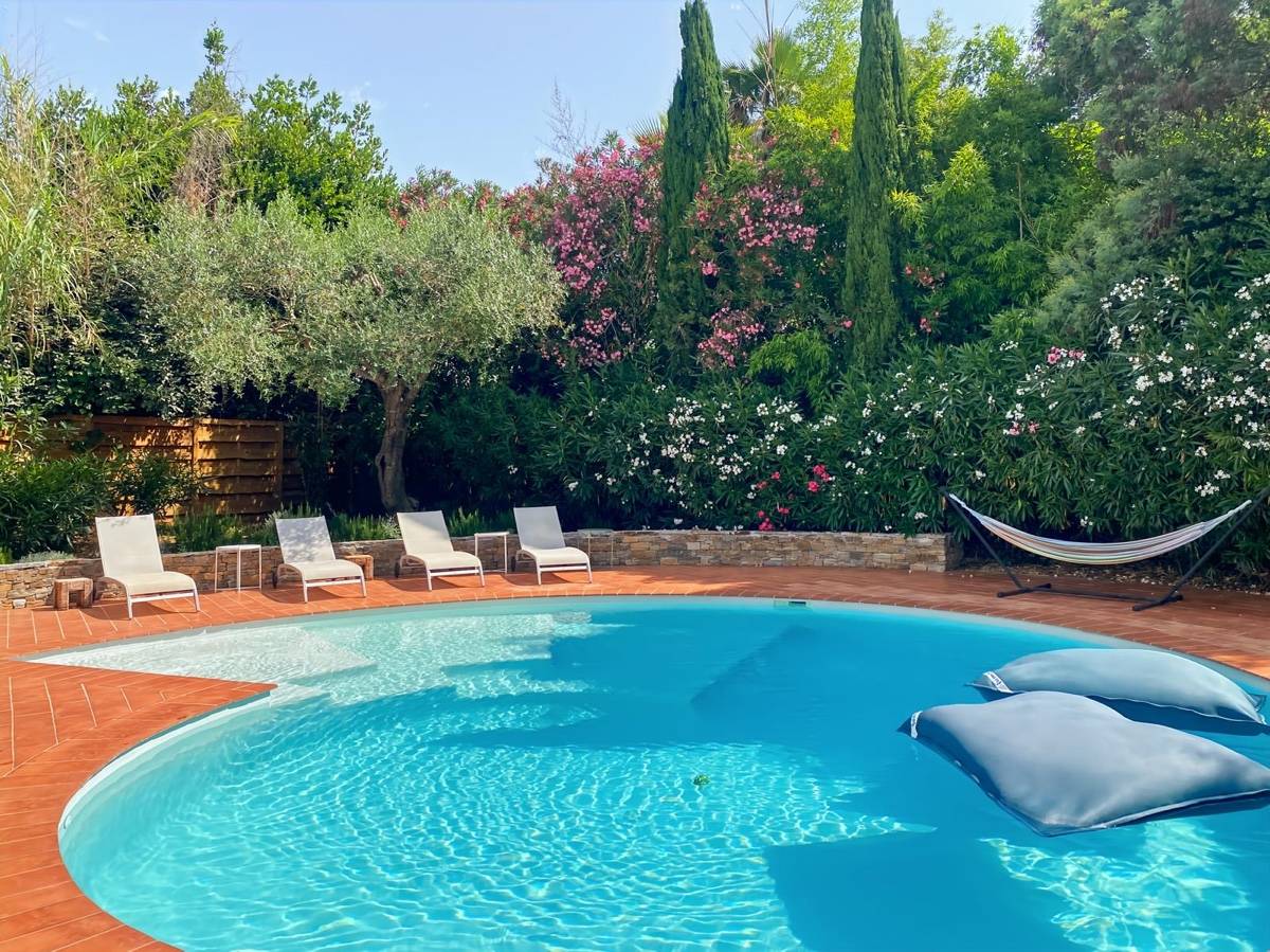 Loue villa avec piscine - accès plage à pied - 7 chambres, 12 couchages - La Croix-Valmer (83)