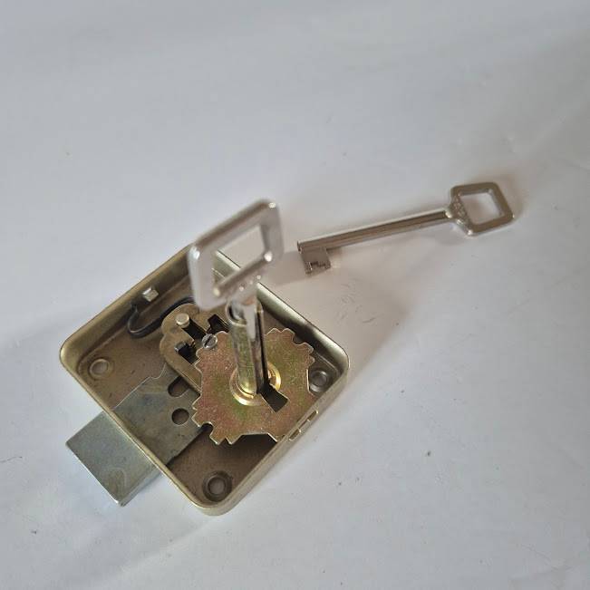 Serrure d’armoire vachette, sécurité 3, gorges 224 et 2 clés