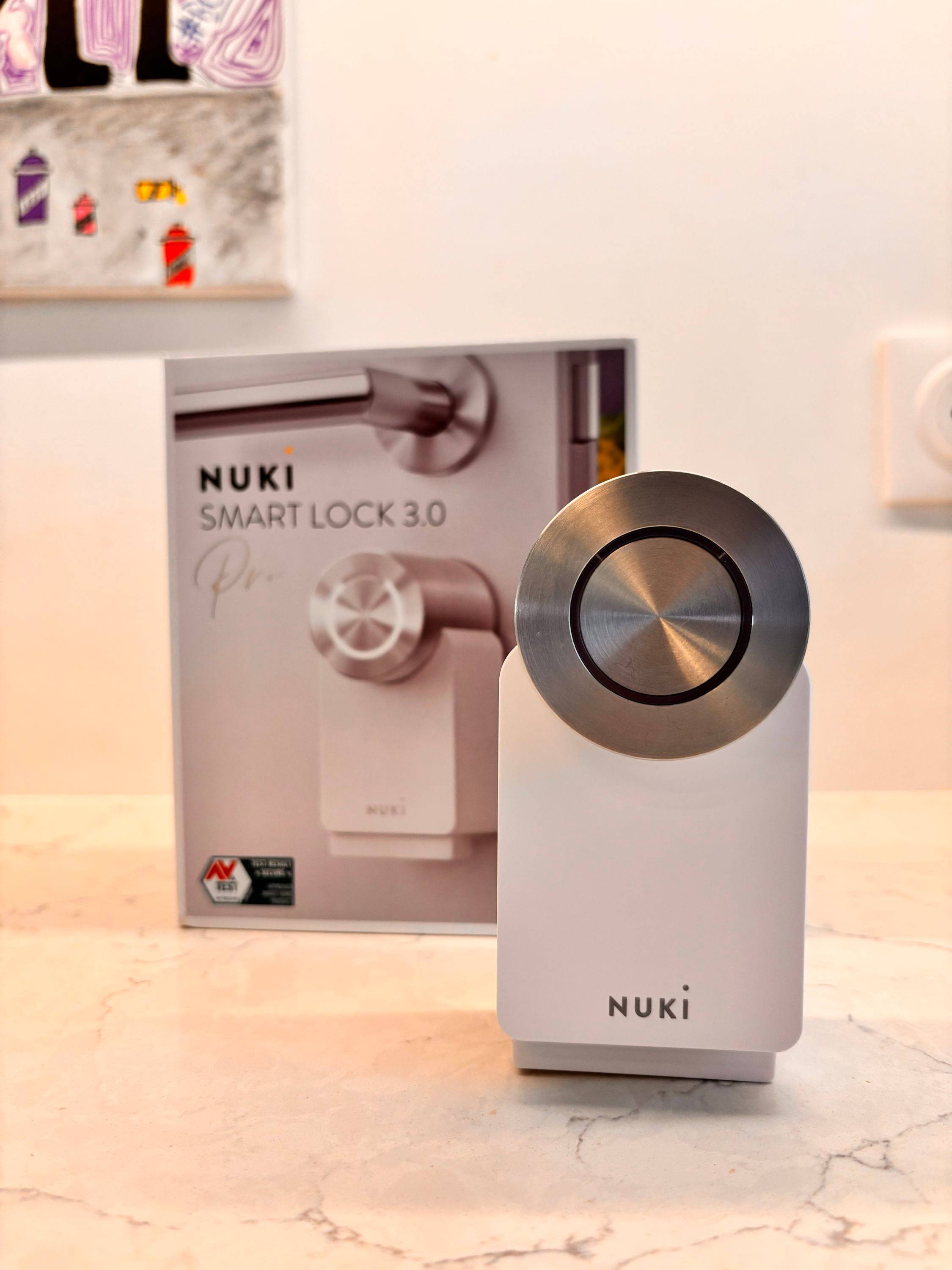 Vends serrure connectée Nuki Smart Lock 3.0 Pro blanche – très bon état