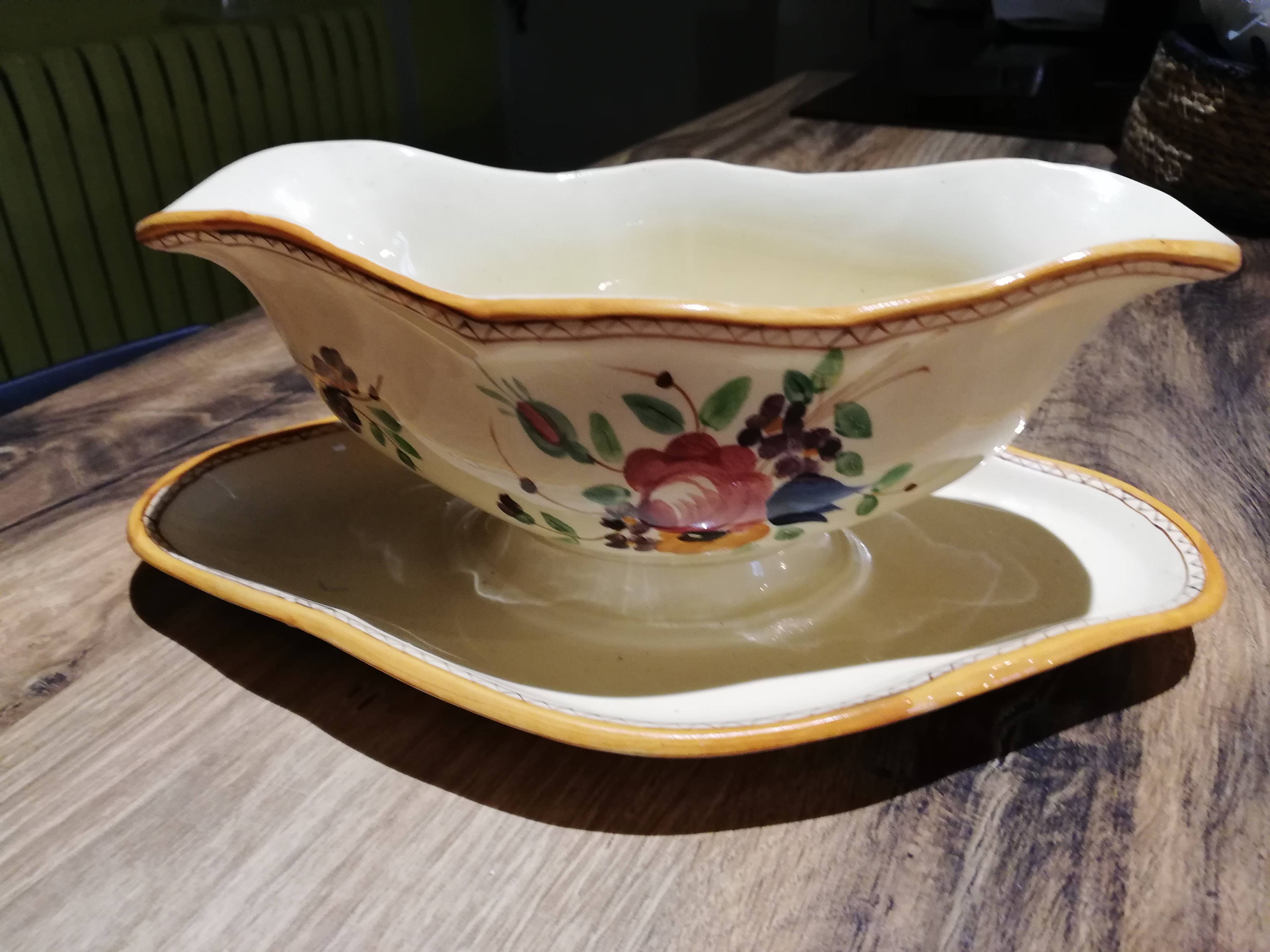 Saucière en faïence de la marque Longchamp